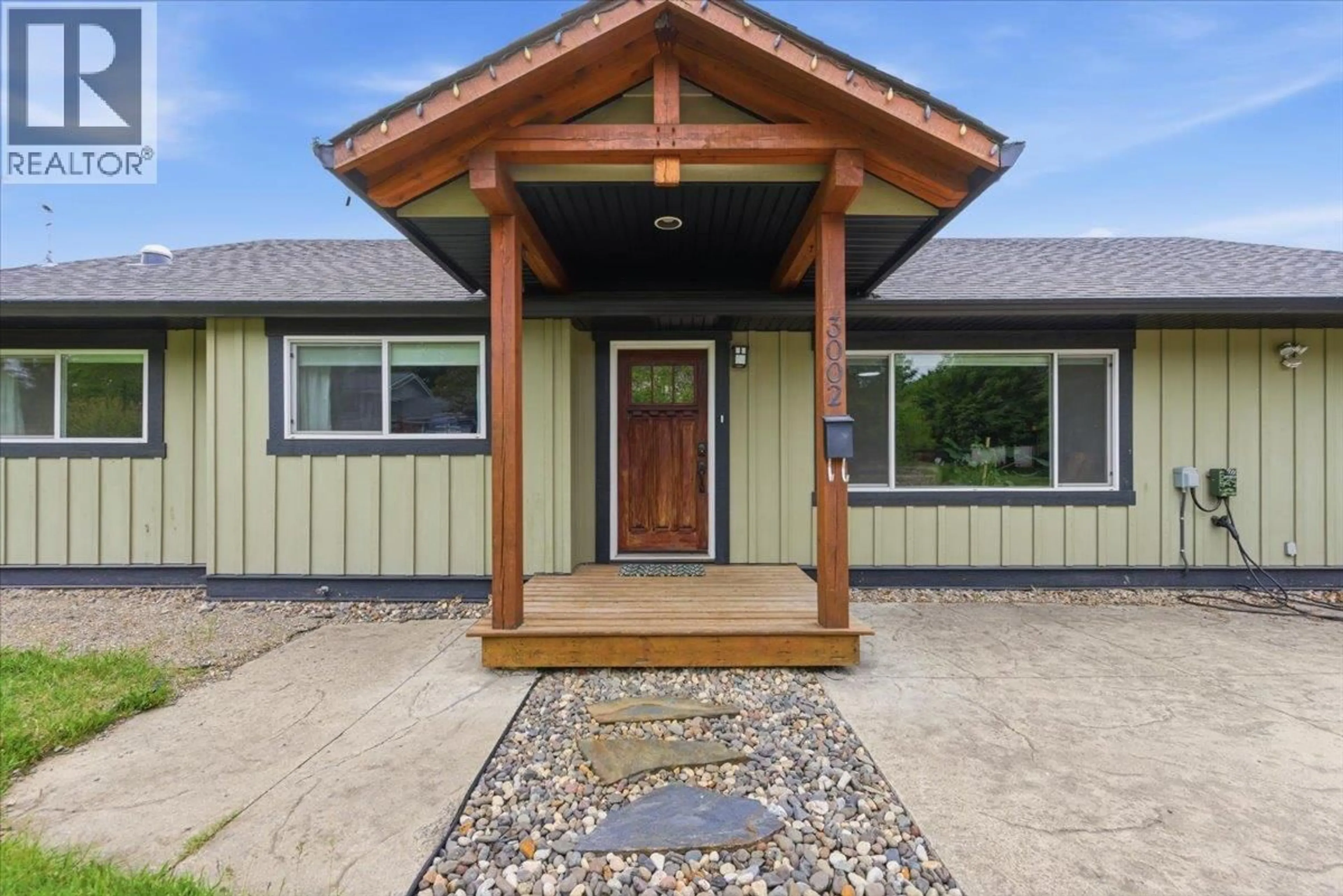 Home with vinyl exterior material, unknown for 3002 20TH STREET, Vernon British Columbia V1T4C5