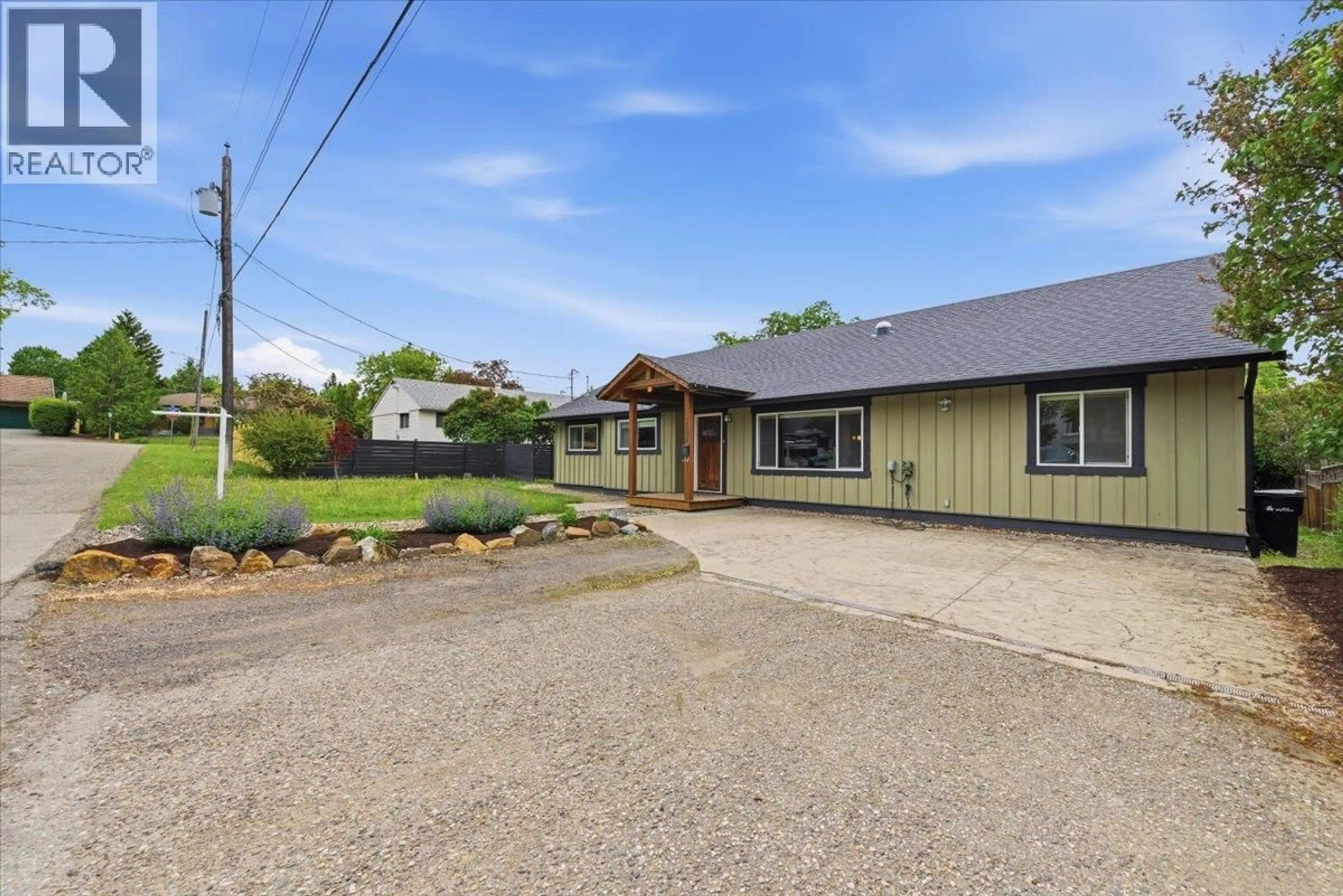 A pic from outside/outdoor area/front of a property/back of a property/a pic from drone, street for 3002 20TH STREET, Vernon British Columbia V1T4C5