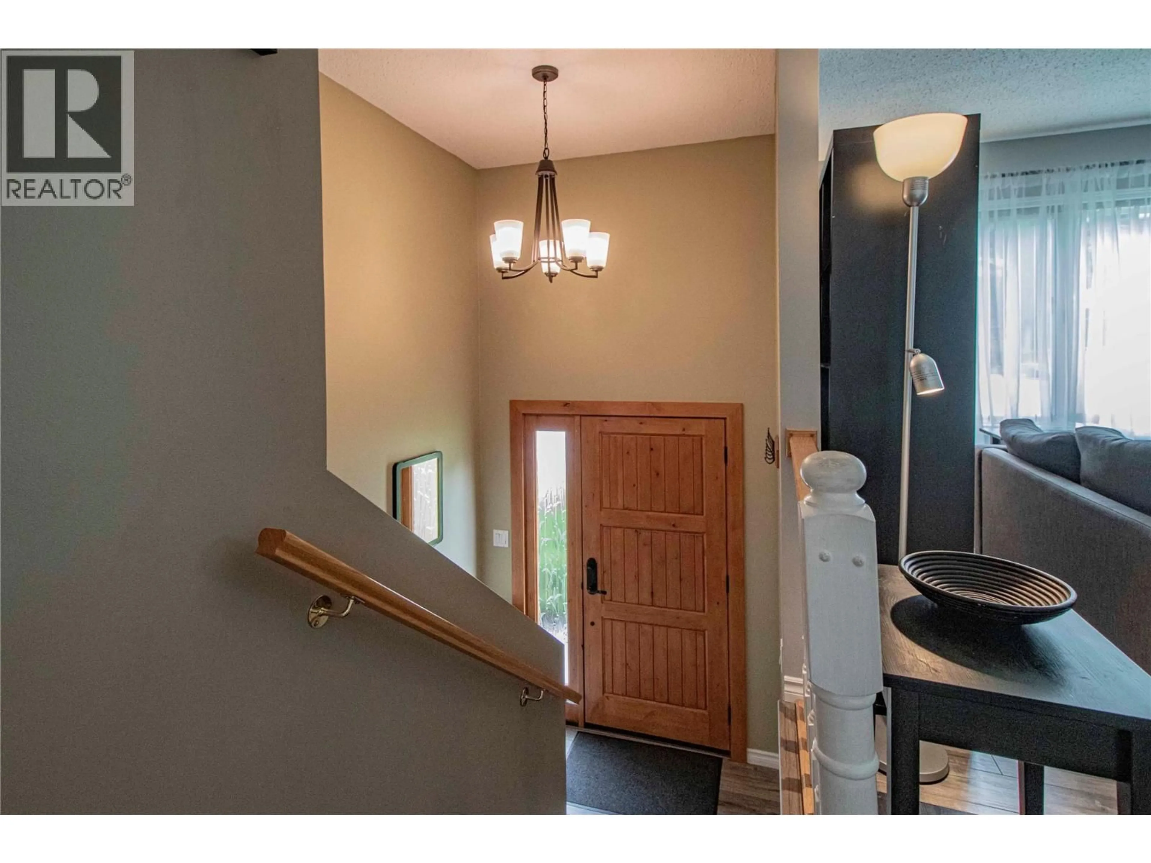 Indoor entryway for 142 CLELAND DRIVE, Penticton British Columbia V2A7G9