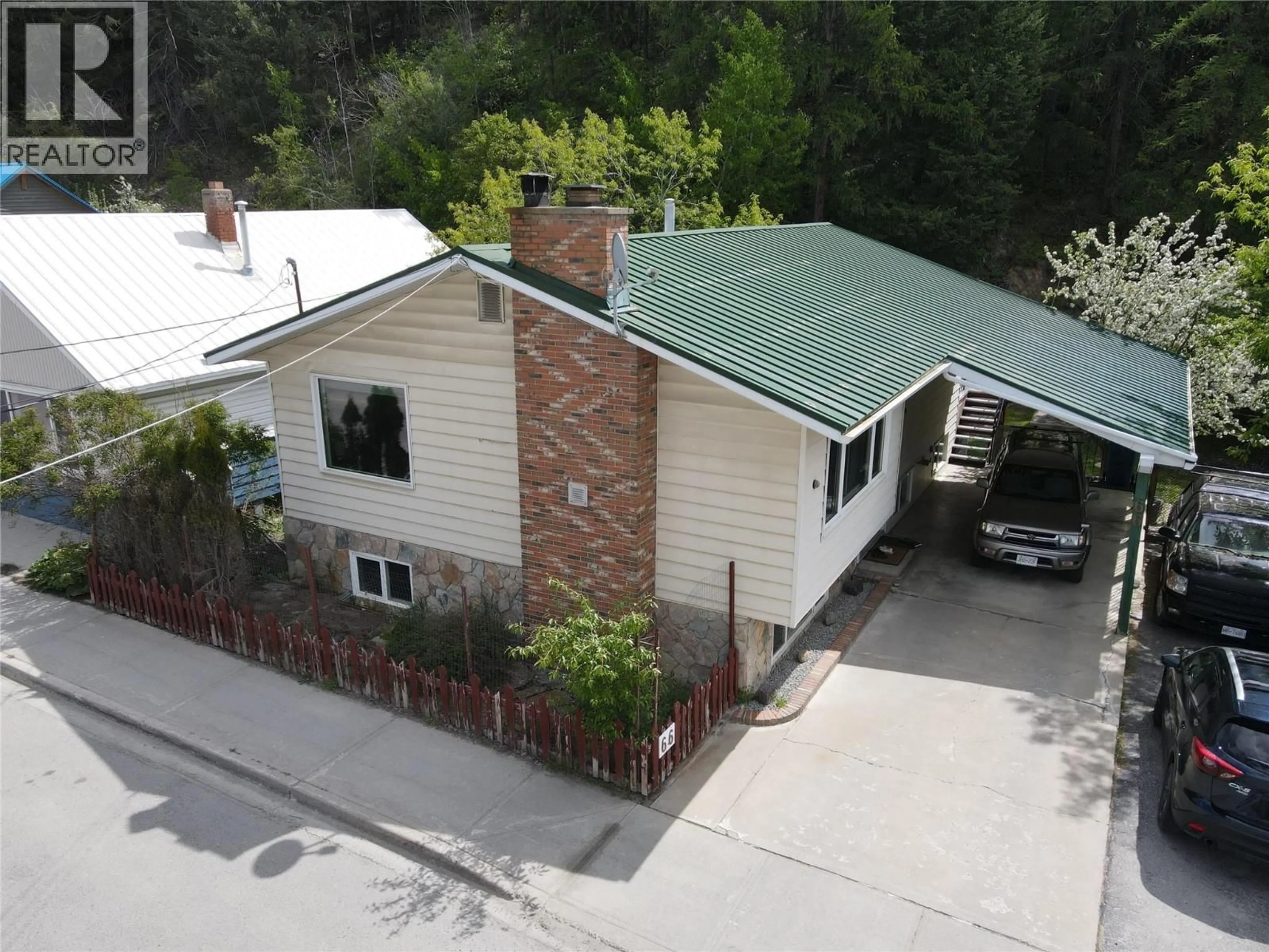 A pic from outside/outdoor area/front of a property/back of a property/a pic from drone, street for 66 WALLINGER AVENUE, Kimberley British Columbia V1A1Y5