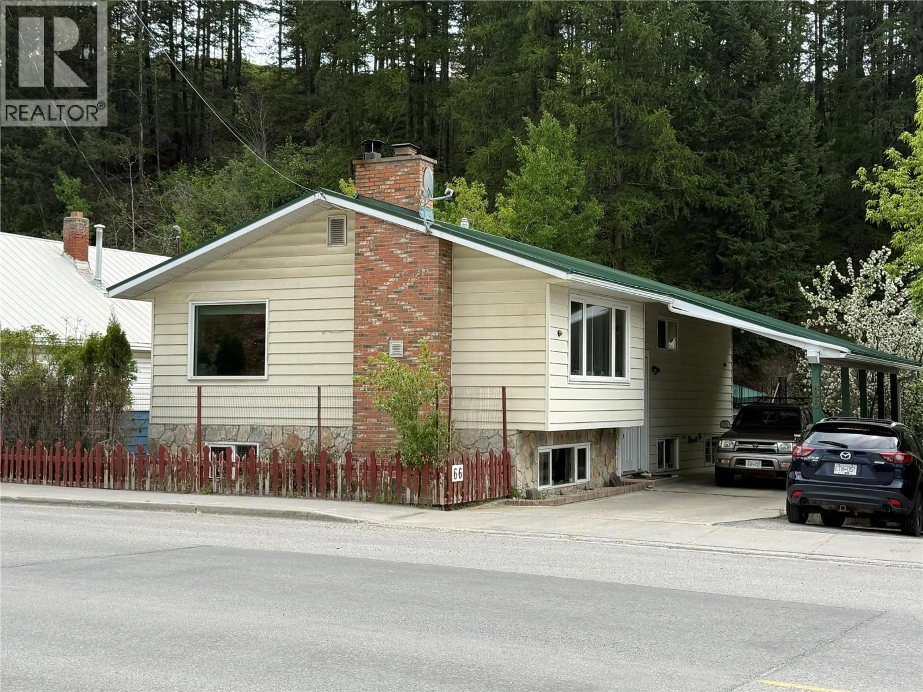 Home with vinyl exterior material, street for 66 WALLINGER AVENUE, Kimberley British Columbia V1A1Y5