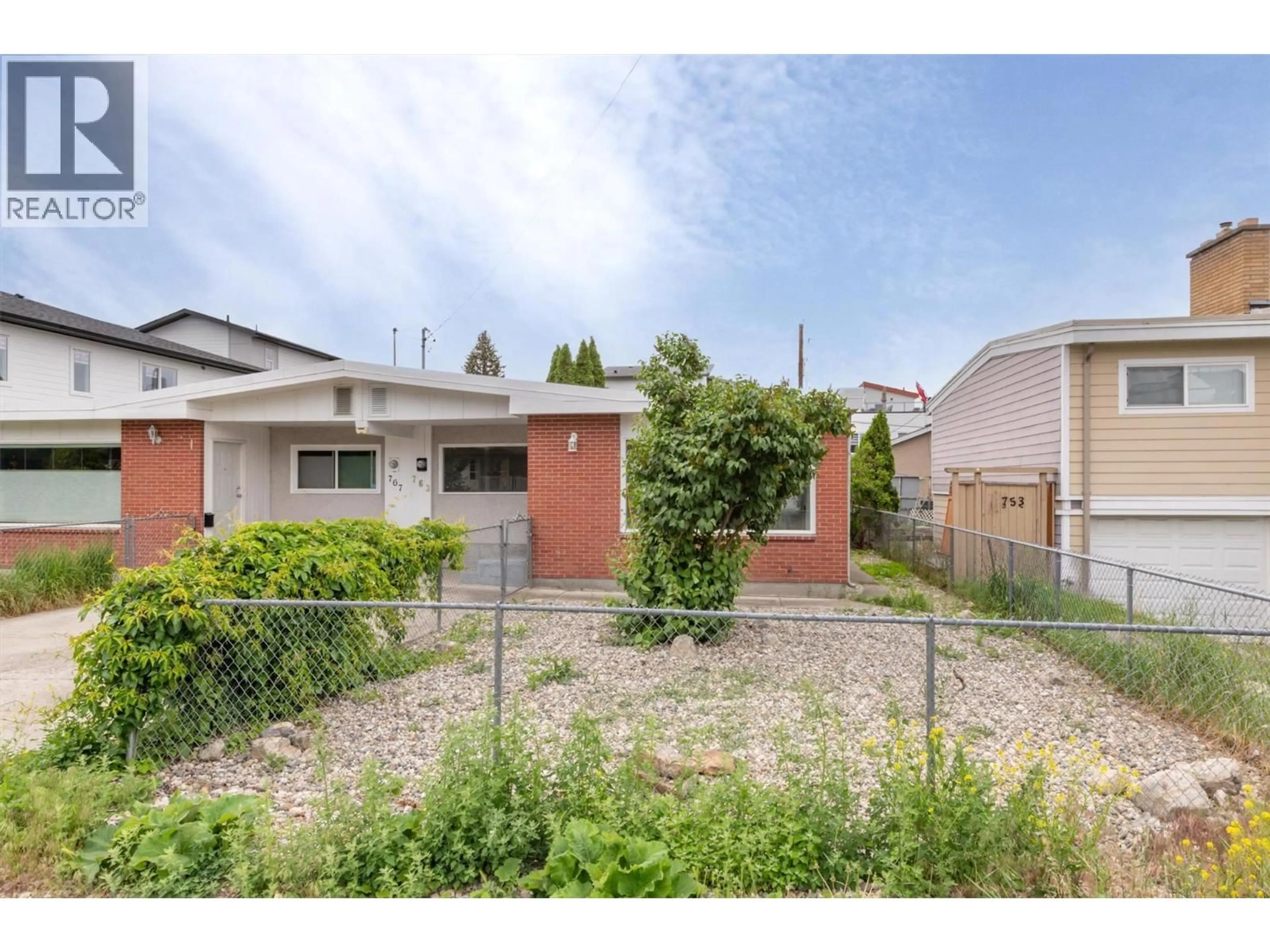 A pic from outside/outdoor area/front of a property/back of a property/a pic from drone, street for 763 KINNEAR AVENUE, Kelowna British Columbia V1Y5B2