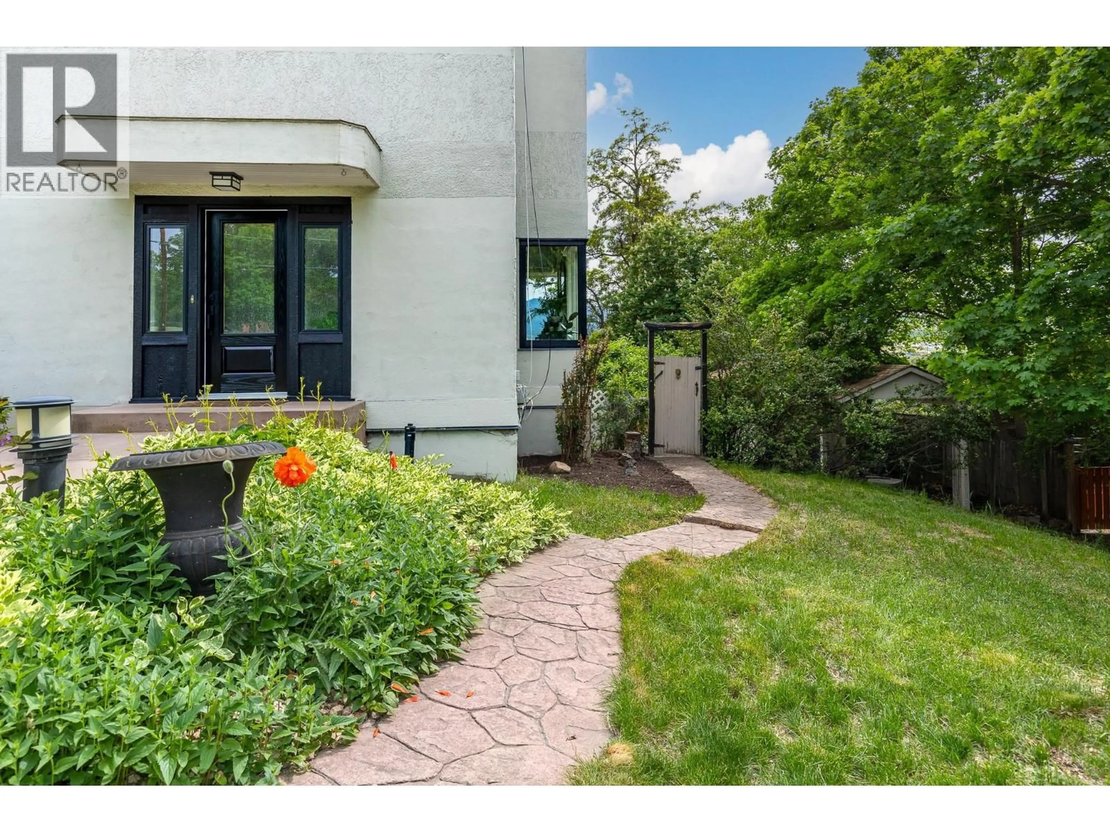 Patio, street for 2302 23 AVENUE, Vernon British Columbia V1T1J7