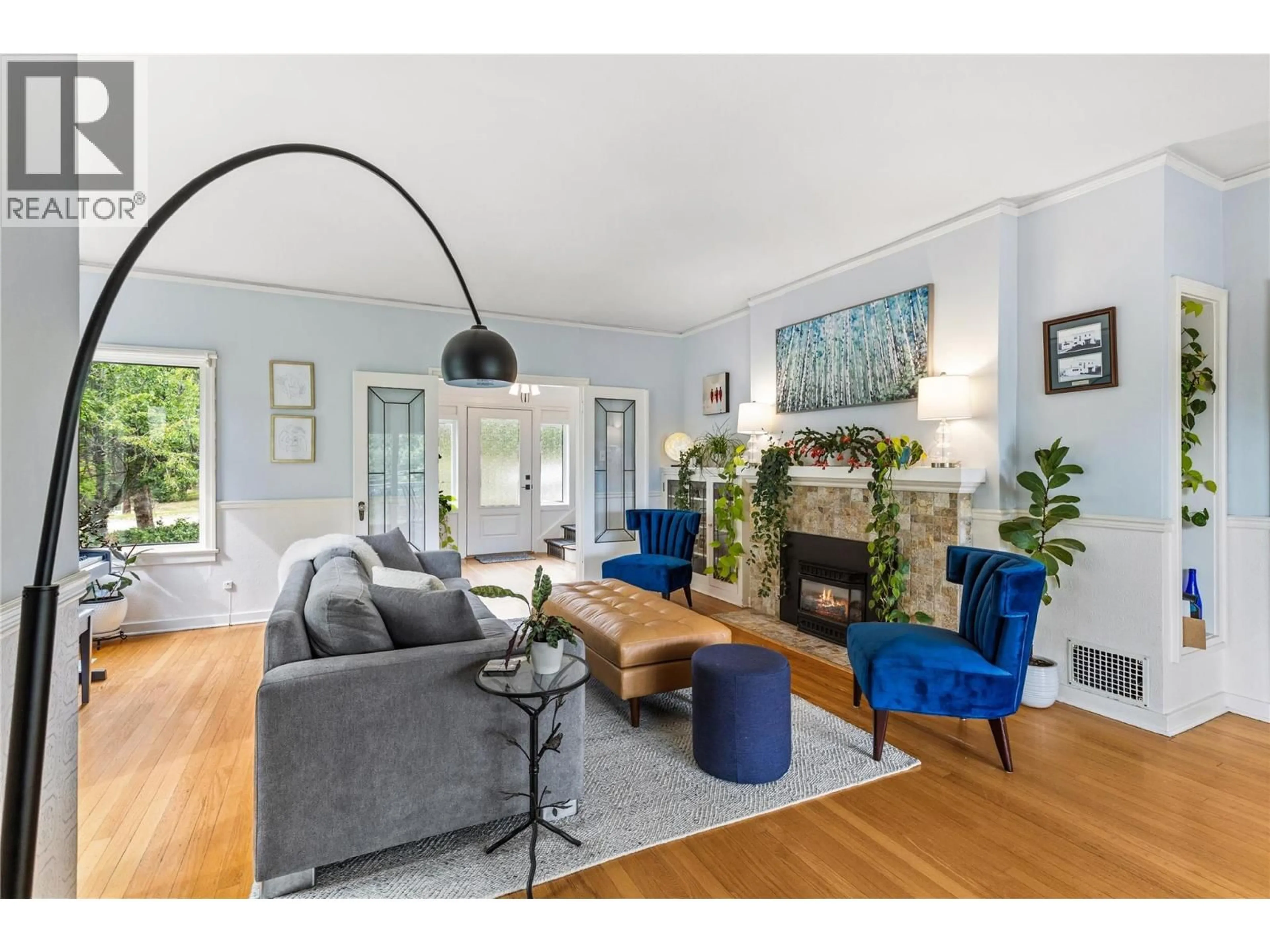 Living room with furniture, unknown for 2302 23 AVENUE, Vernon British Columbia V1T1J7