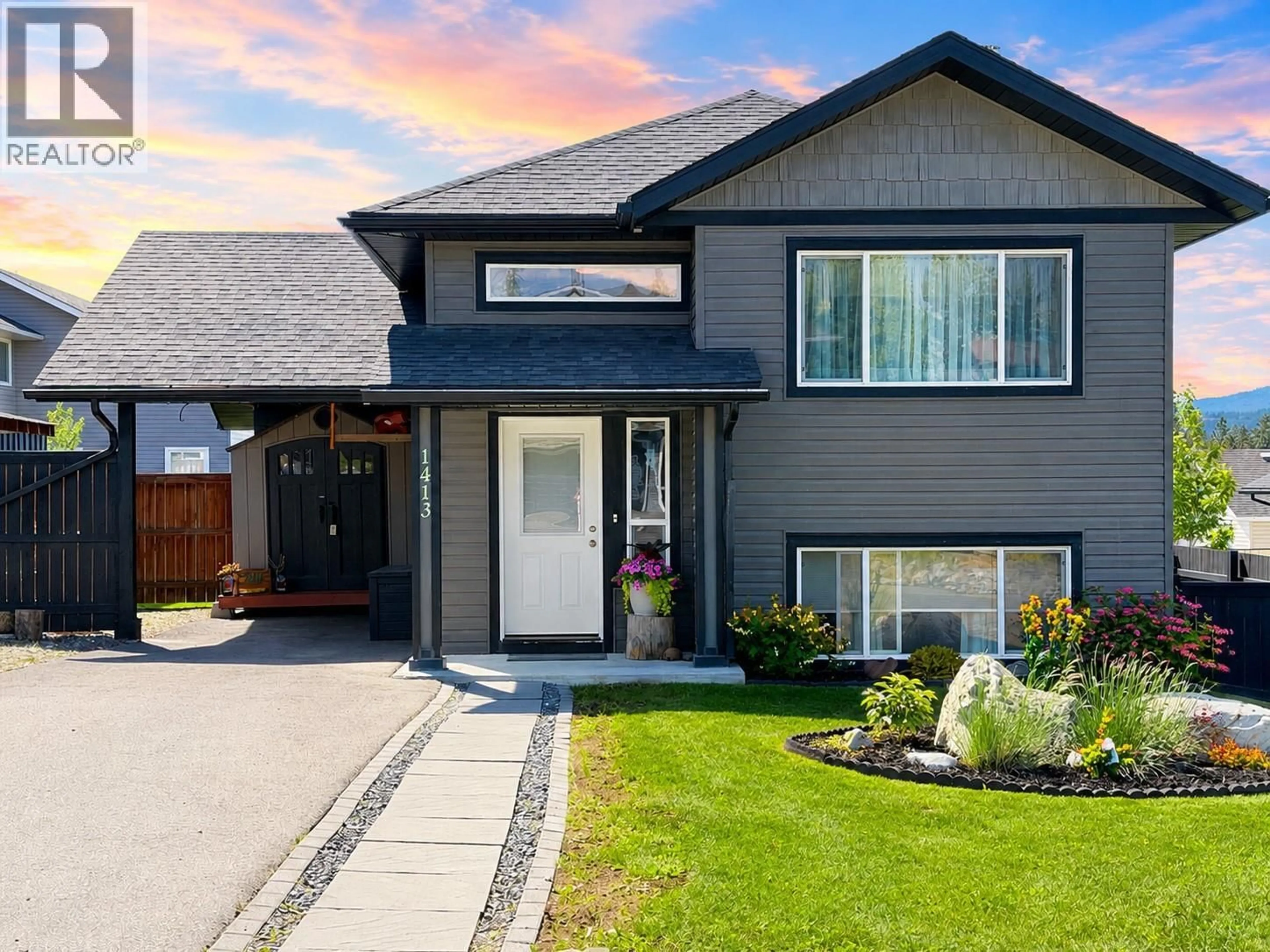 Home with vinyl exterior material, street for 1413 21ST AVENUE SOUTH, Cranbrook British Columbia V1C0A9