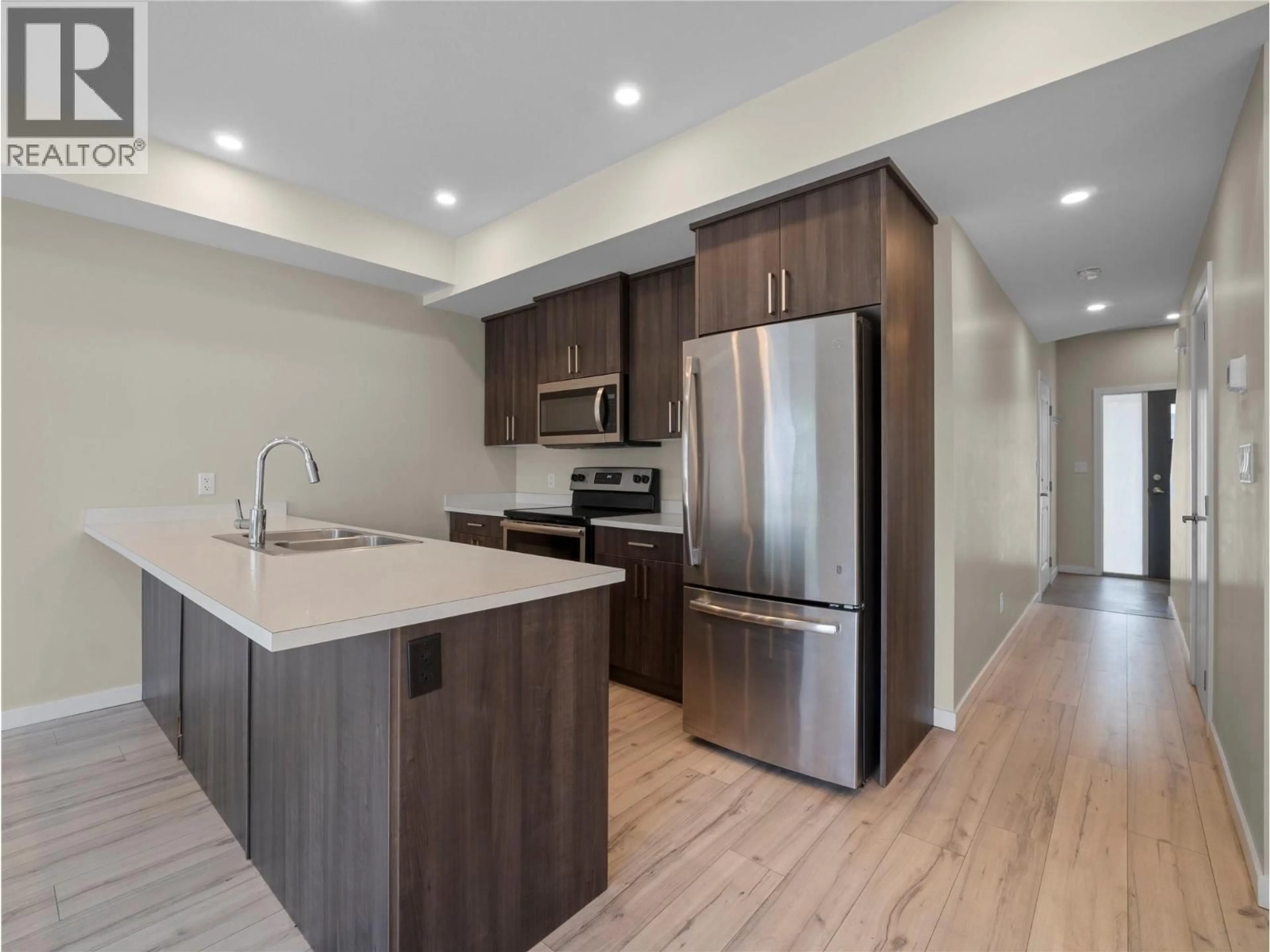 Open concept kitchen, wood/laminate floor for 15 - 2081 11 AVENUE NORTHEAST, Salmon Arm British Columbia V1E0G1
