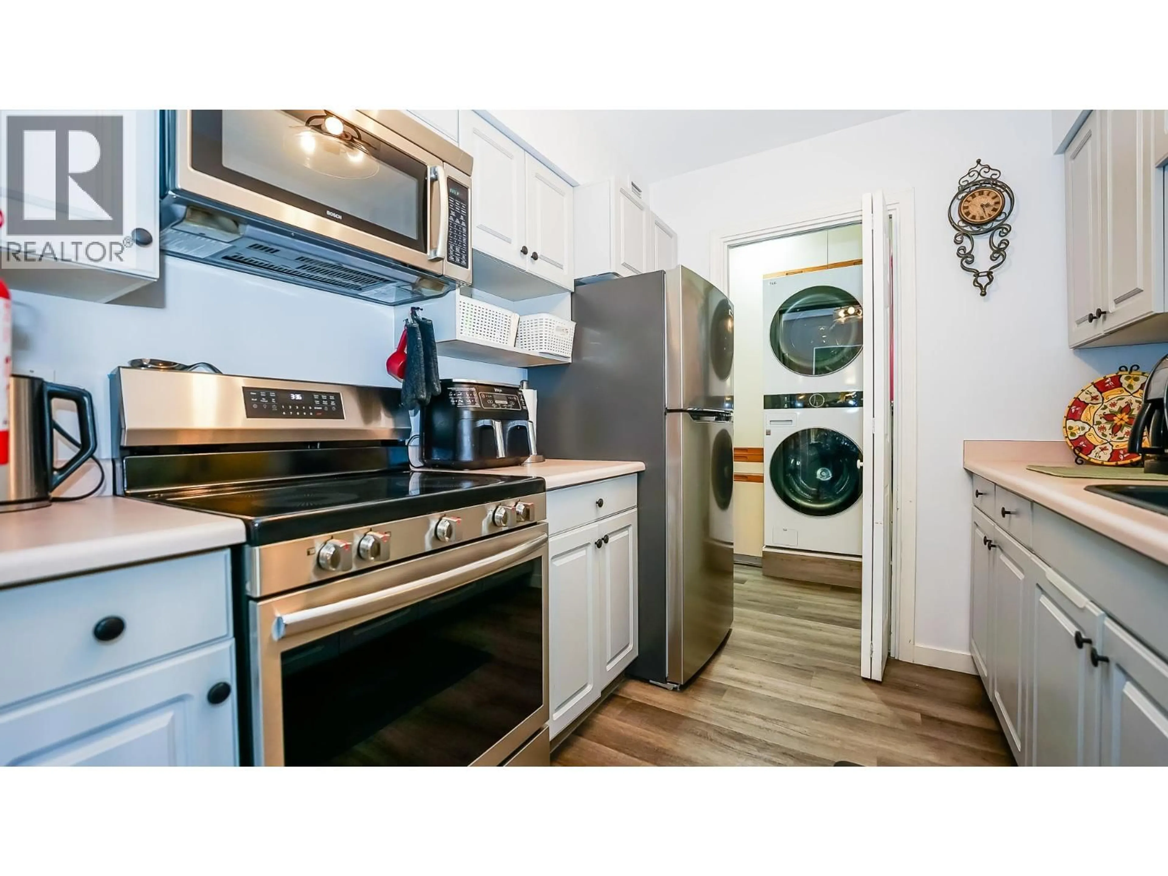 Standard kitchen, unknown for 408 - 650 THIRD STREET SOUTHWEST, Salmon Arm British Columbia V1E1P6