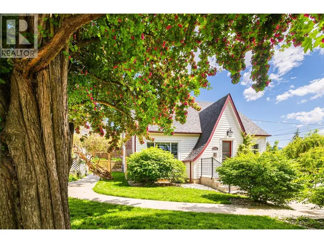 306 10TH AVENUE NORTH, Creston 3