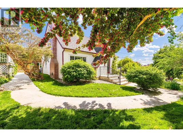 306 10TH AVENUE NORTH, Creston 4