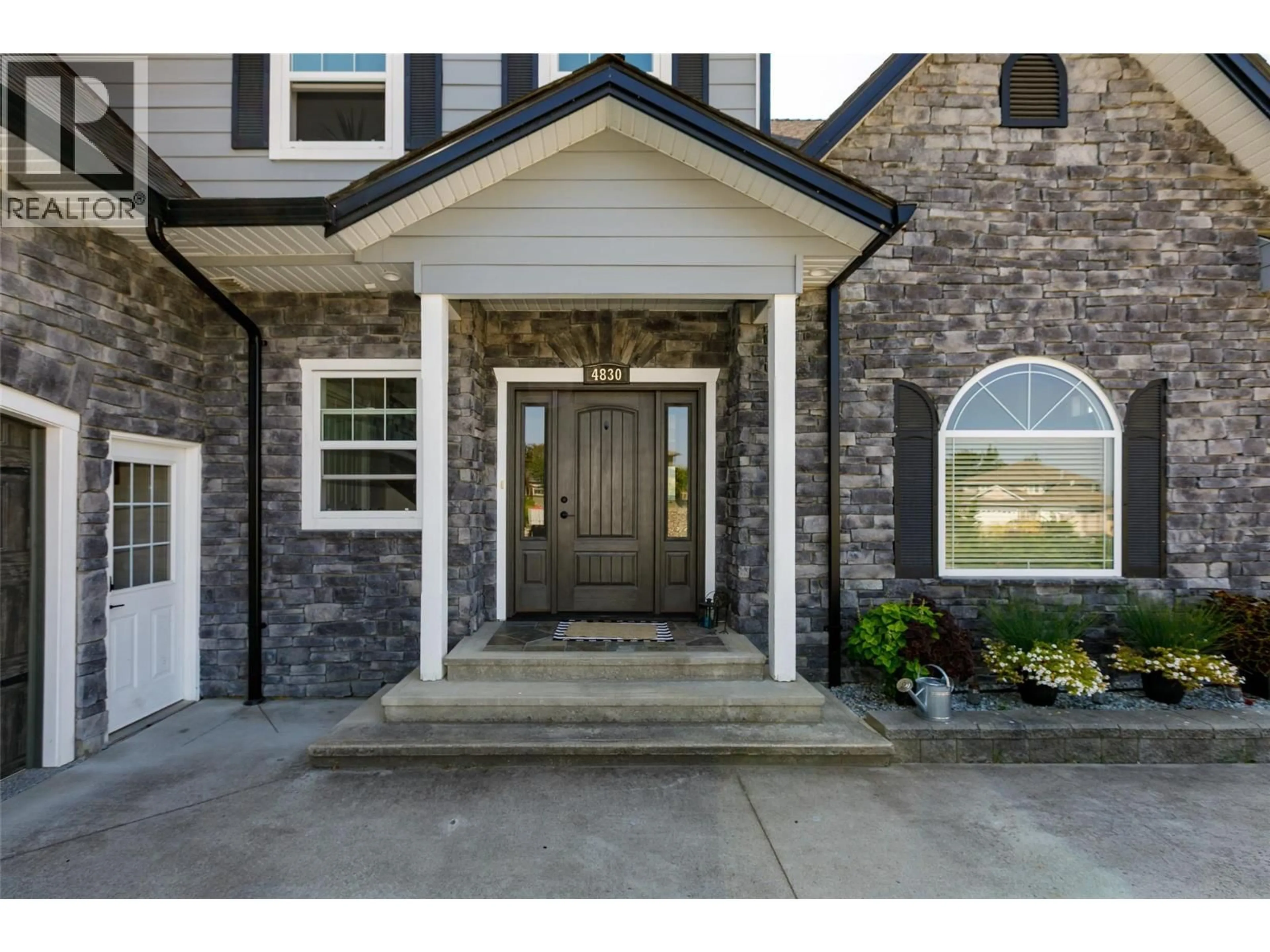 Indoor entryway for 4830 WESTRIDGE DRIVE, Kelowna British Columbia V1W3B4