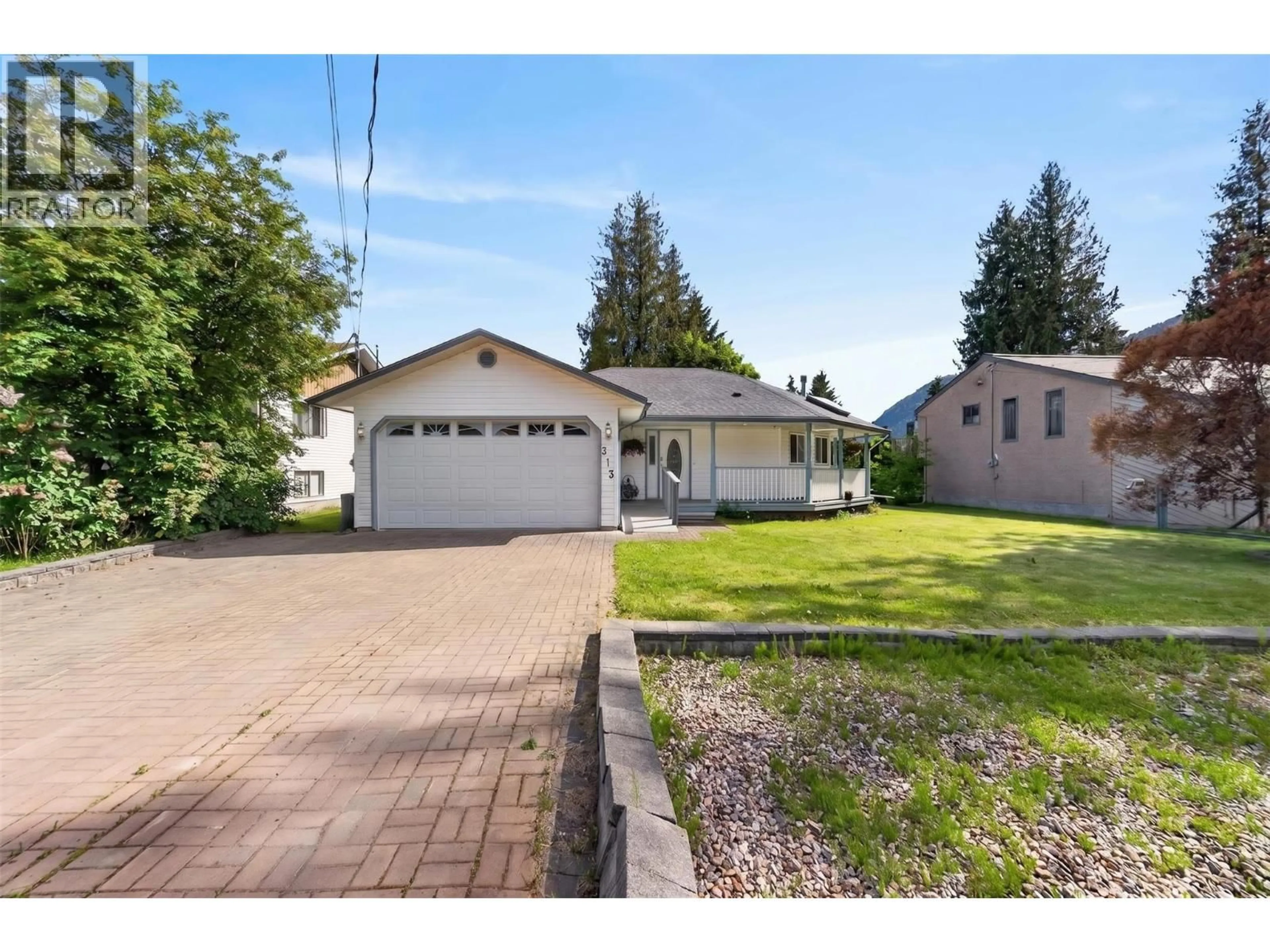 A pic from outside/outdoor area/front of a property/back of a property/a pic from drone, street for 313 HEMLOCK CRESCENT NORTH, Sicamous British Columbia V0E2V1