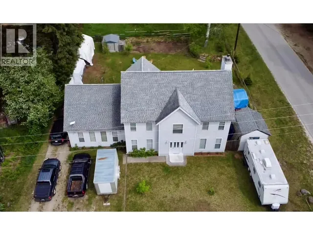 1118 HAROLD STREET, Slocan 2