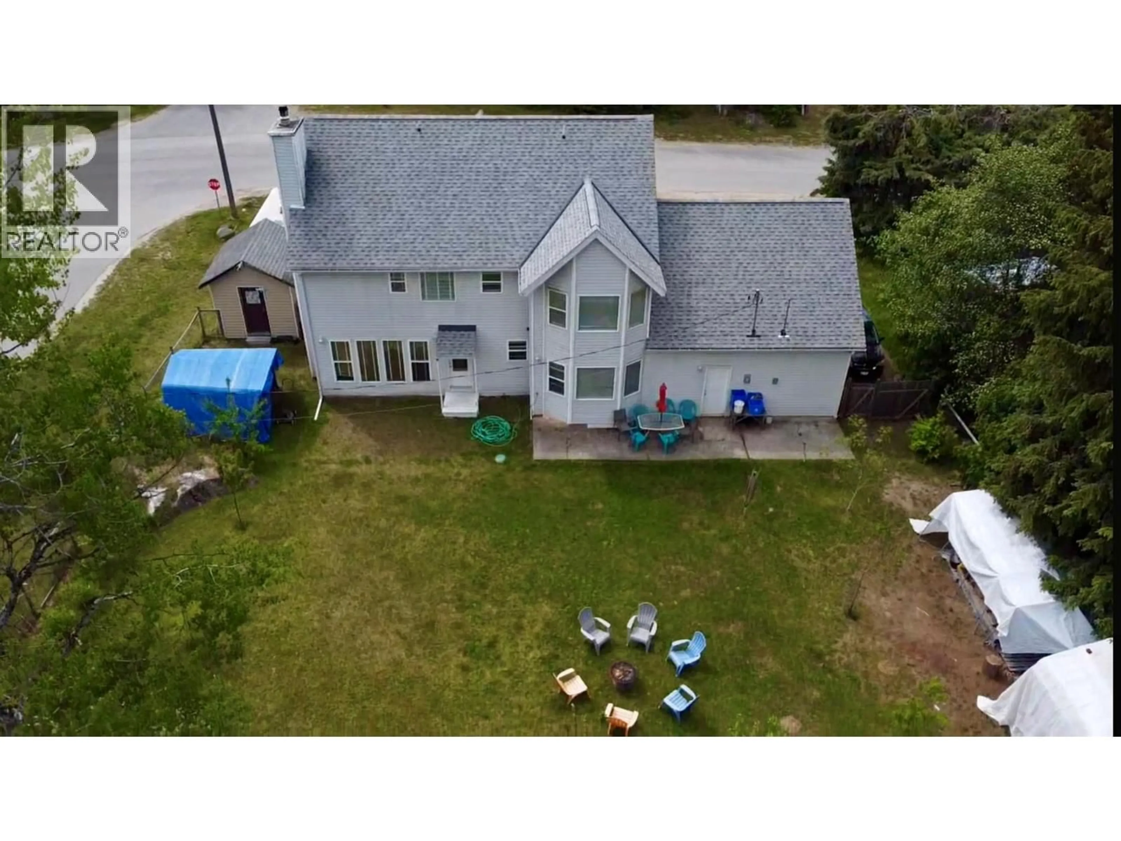 A pic from outside/outdoor area/front of a property/back of a property/a pic from drone, building for 1118 HAROLD STREET, Slocan British Columbia V0G2C0