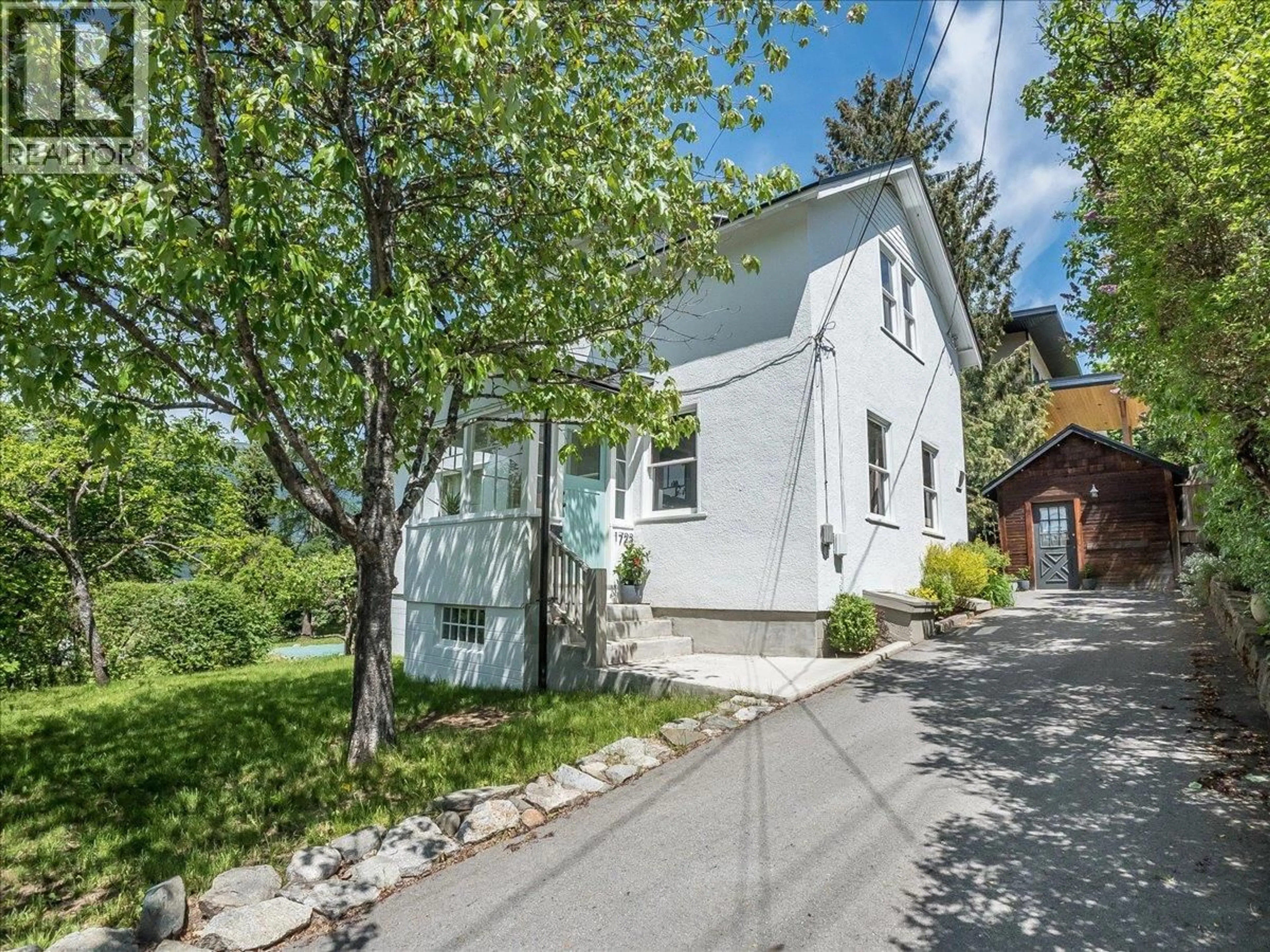 A pic from outside/outdoor area/front of a property/back of a property/a pic from drone, street for 1723 WARD STREET, Nelson British Columbia V1L1V9