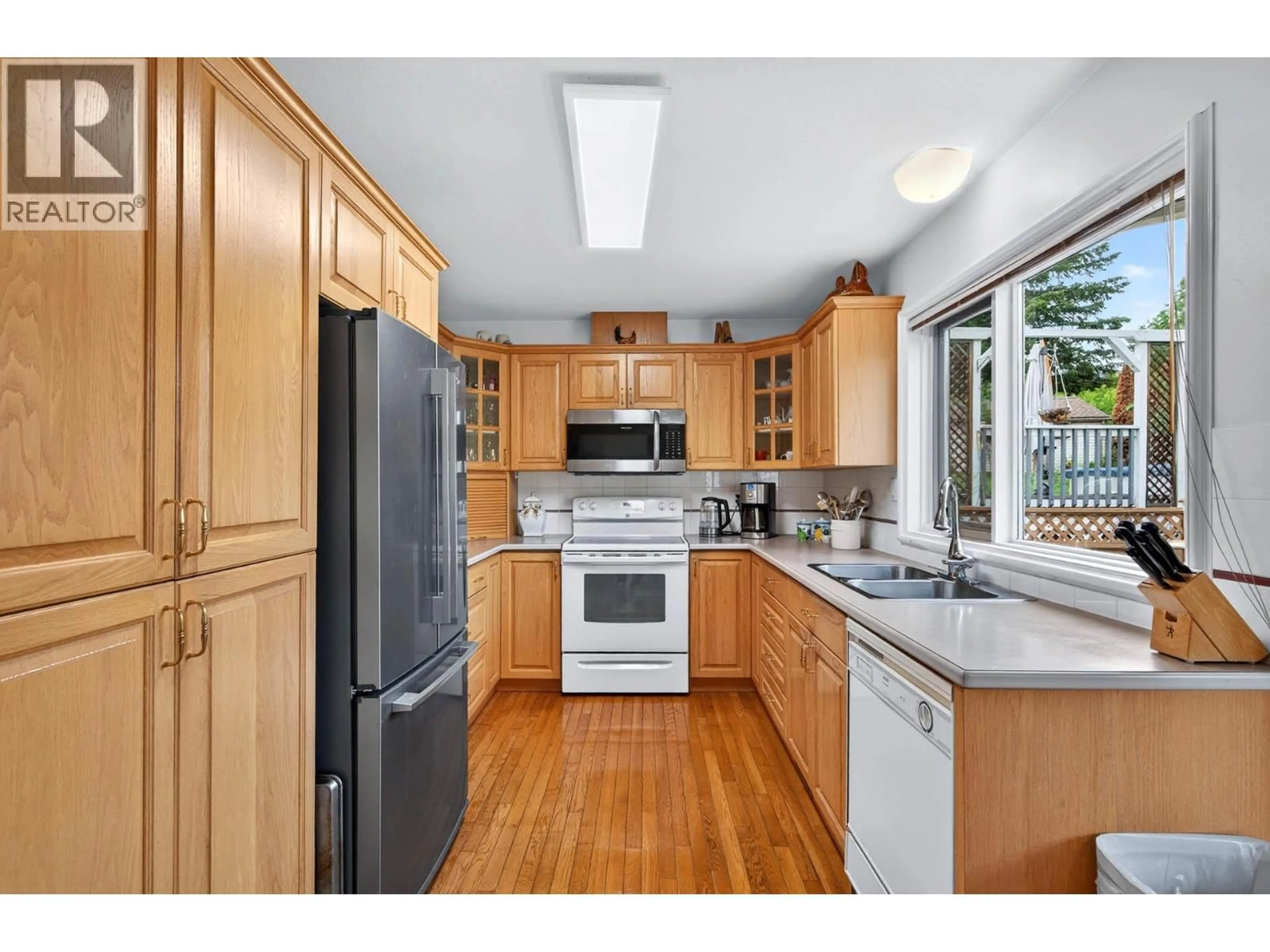 Standard kitchen, unknown for 2403 PARKVIEW DRIVE, Kamloops British Columbia v2c2g2
