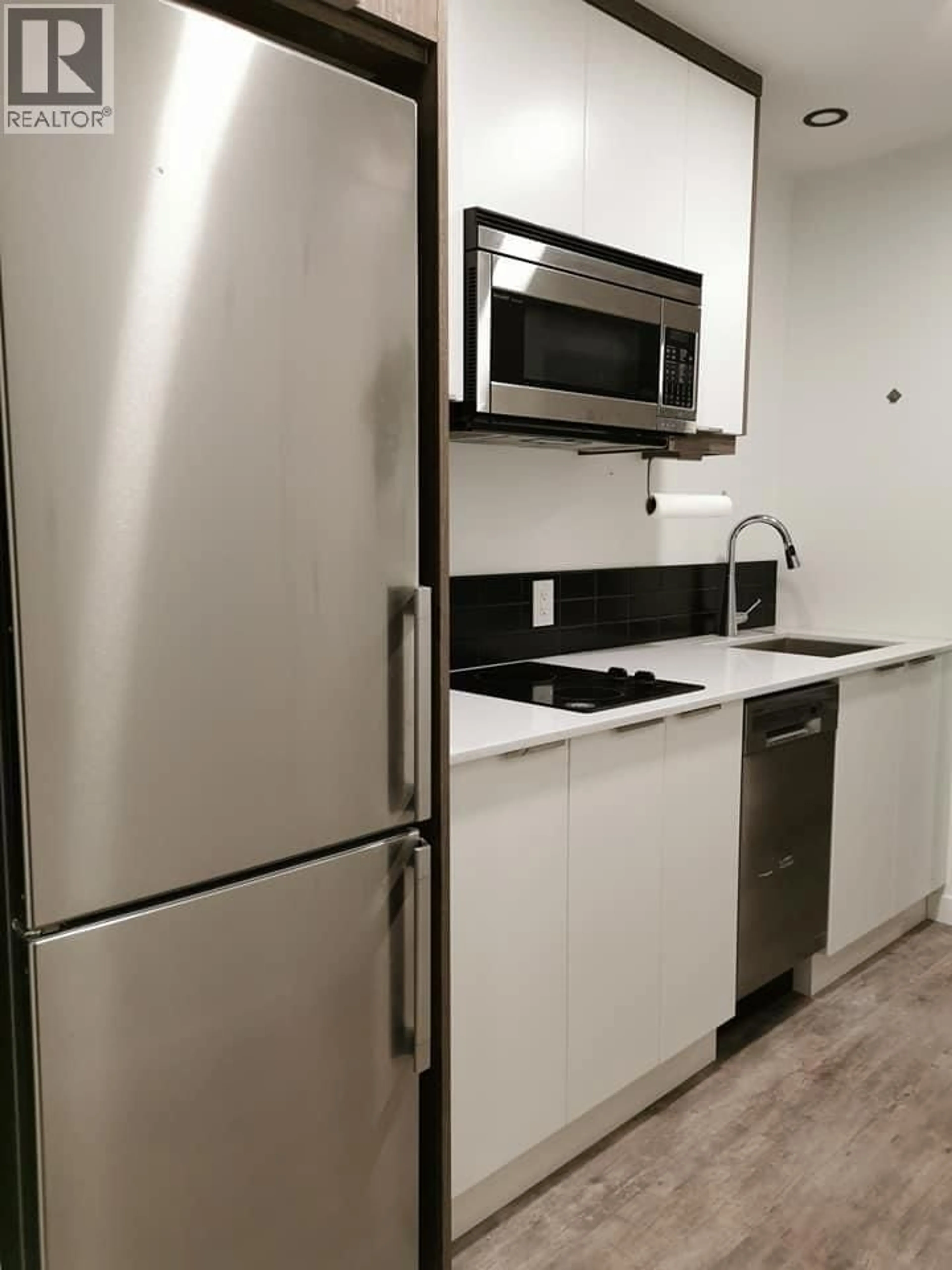 Standard kitchen, unknown for 203 - 1083 K.L.O. ROAD, Kelowna British Columbia V1Y4X6