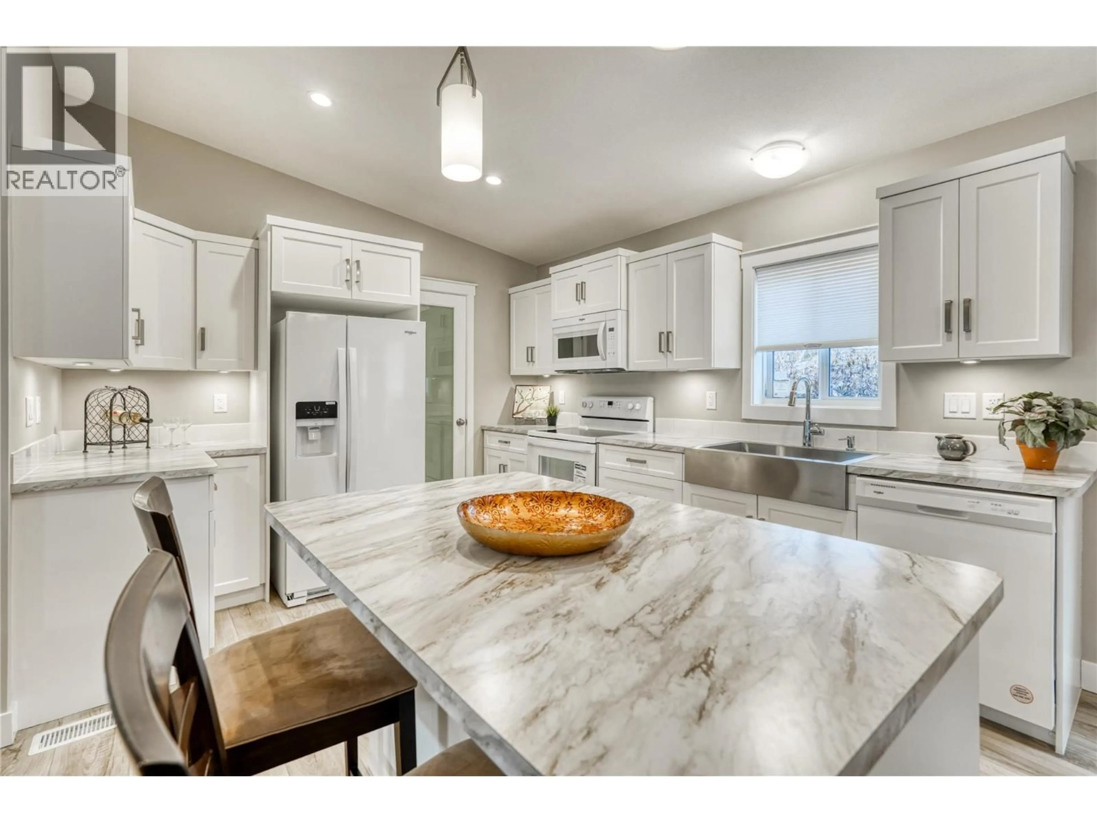 Open concept kitchen, ceramic/tile floor for 11 - 321 YORKTON AVENUE, AVENUE, Penticton British Columbia V2A3V6