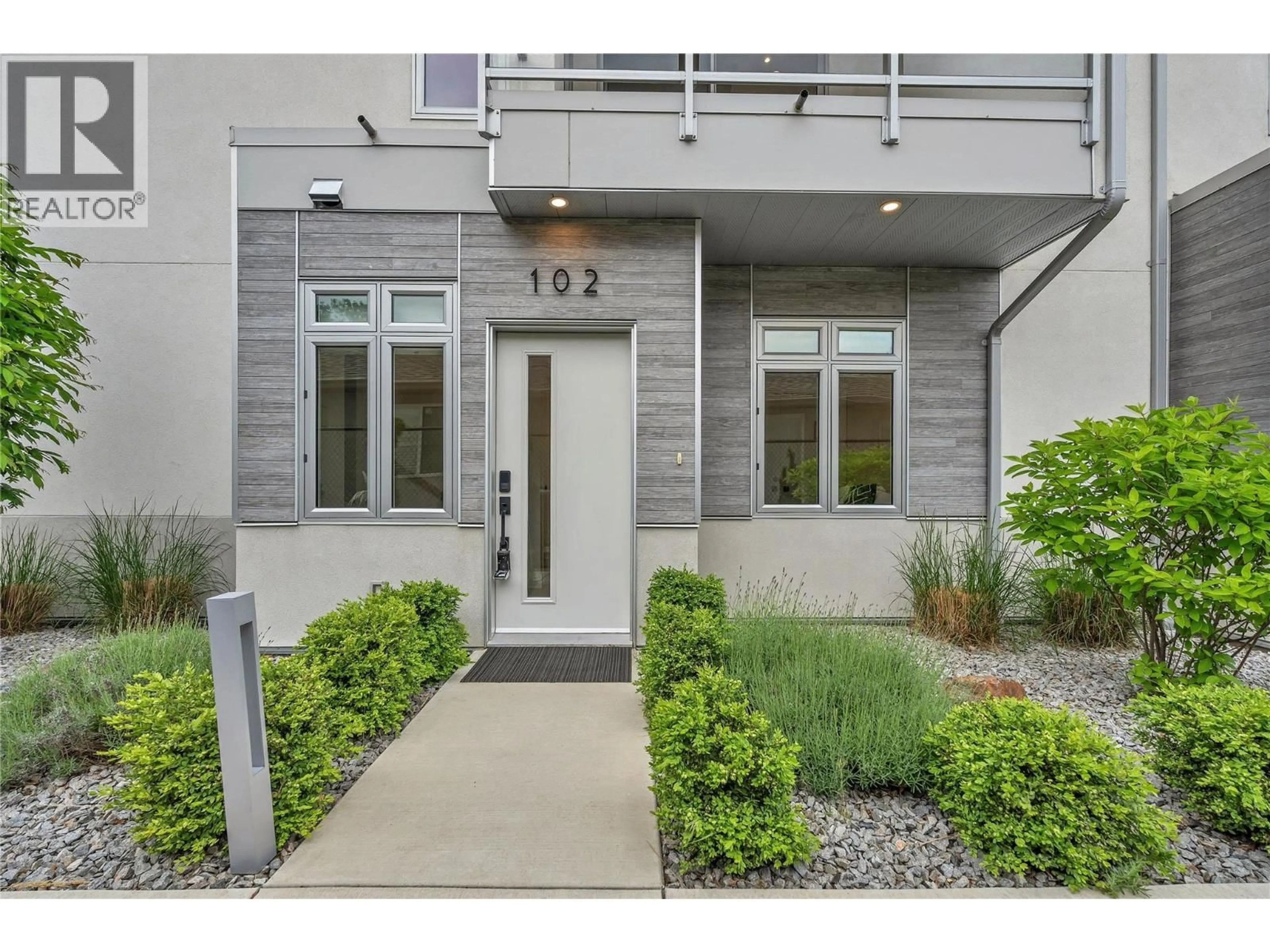 Indoor entryway for 102 - 222 LEE AVENUE, Penticton British Columbia V2A0G2