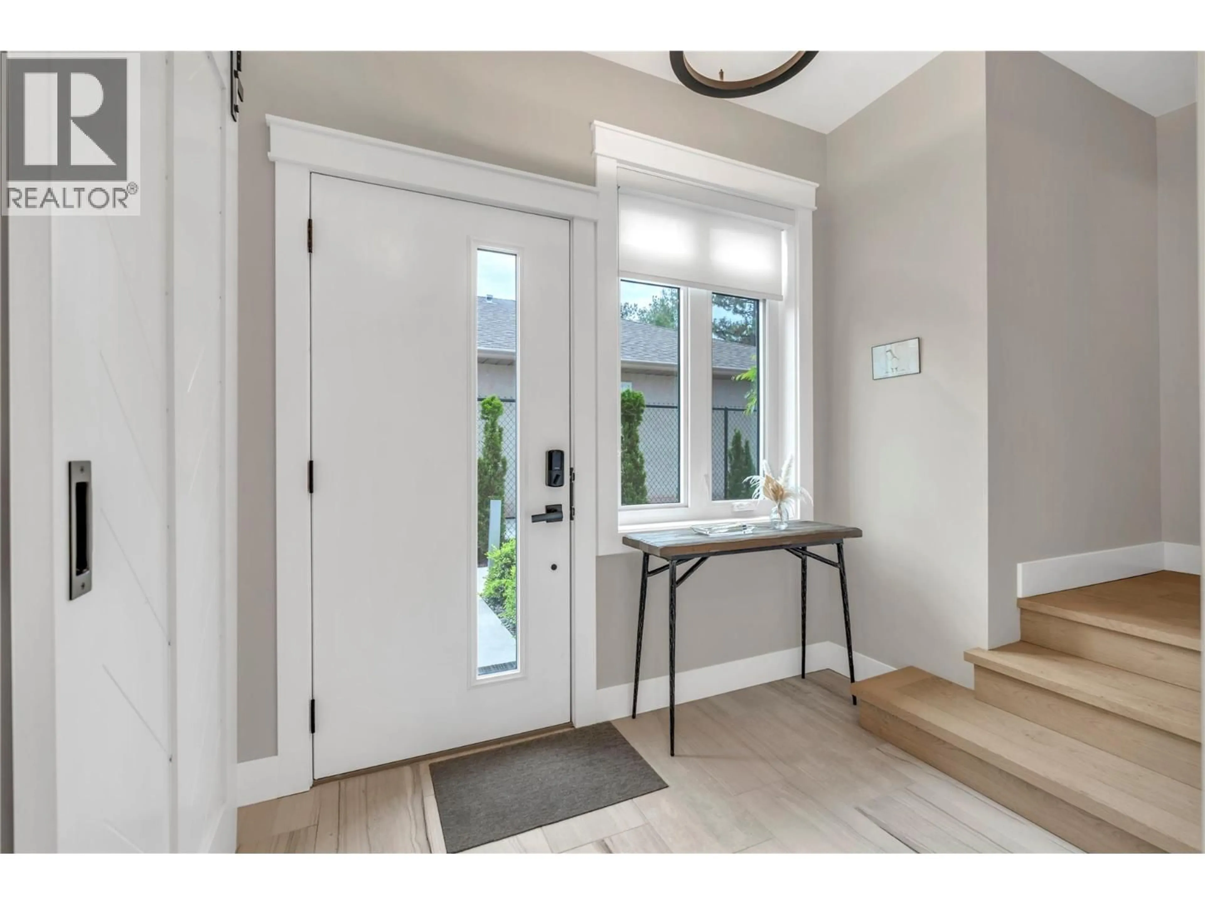 Indoor entryway for 102 - 222 LEE AVENUE, Penticton British Columbia V2A0G2
