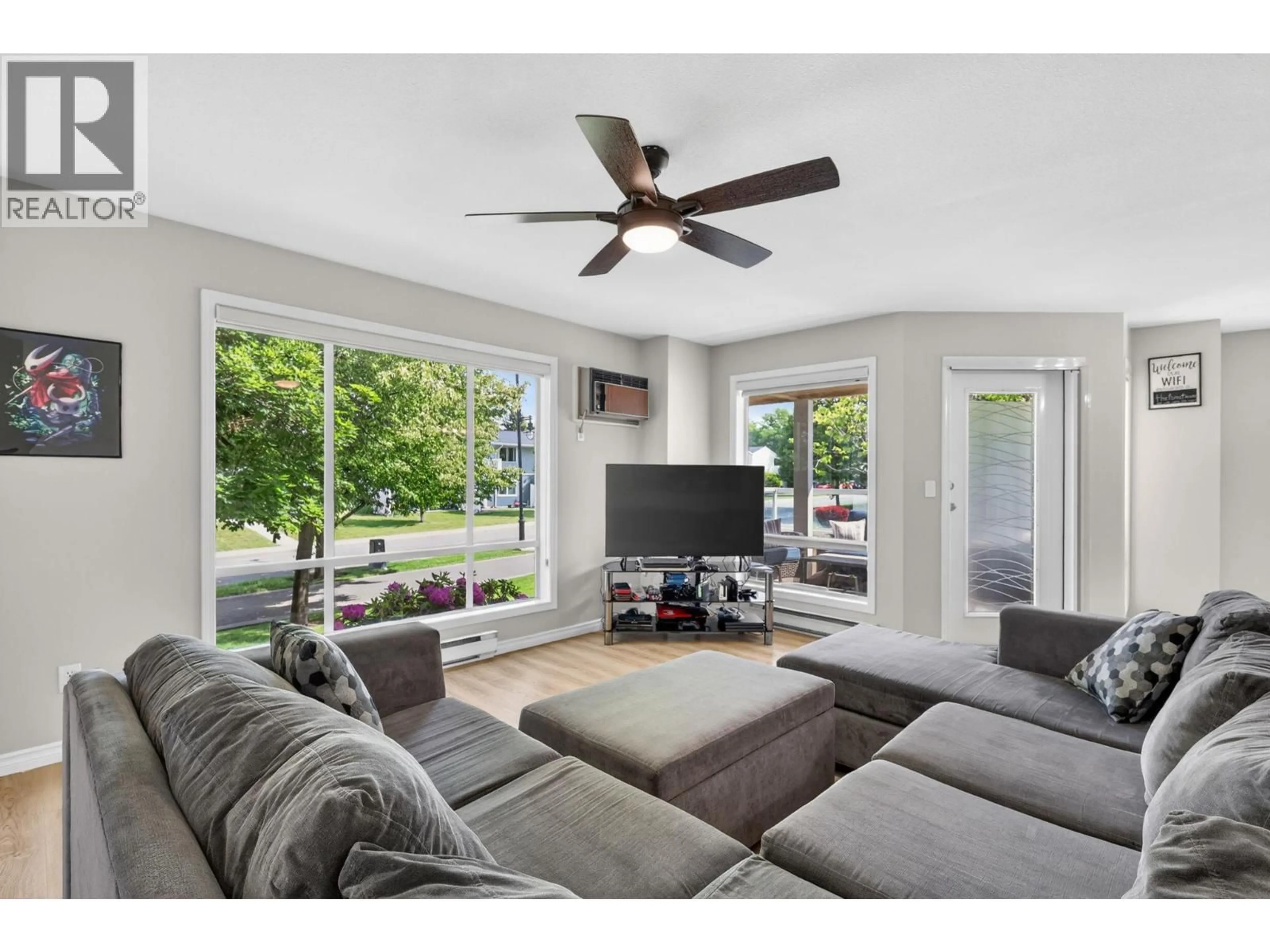 Living room with furniture, unknown for 112 - 727 HOUGHTON ROAD, Kelowna British Columbia V1X7J7