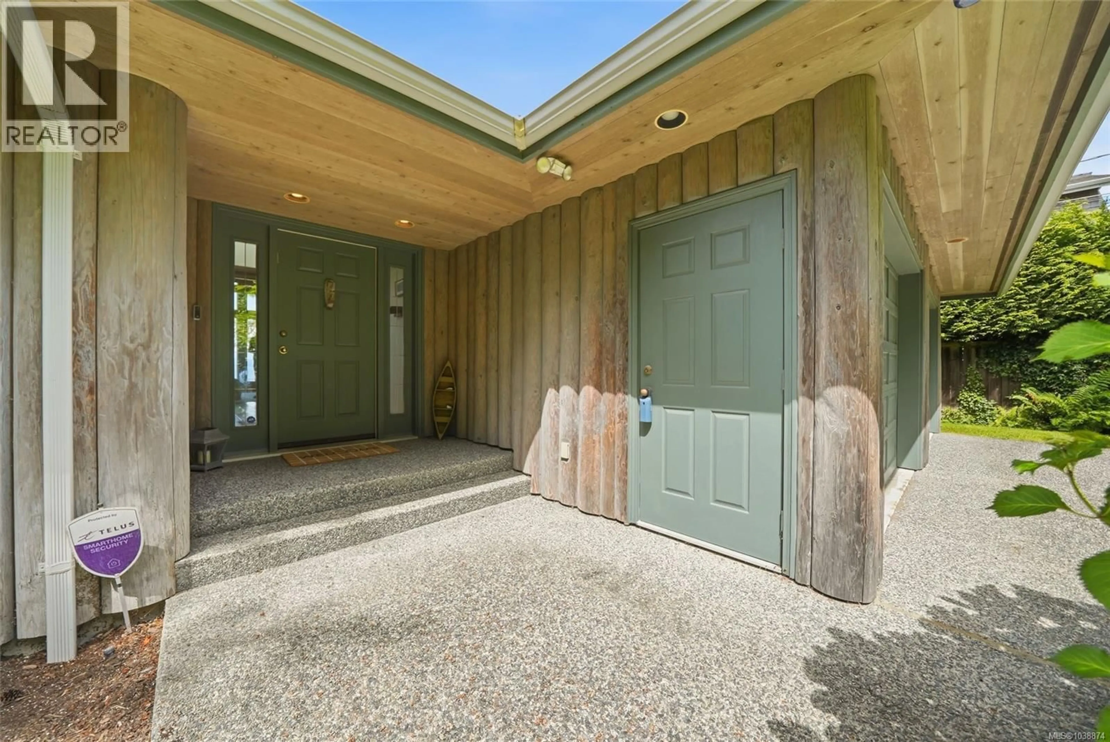 Indoor foyer for 1169 BUTTERBALL DRIVE, Qualicum Beach British Columbia V9K1C7