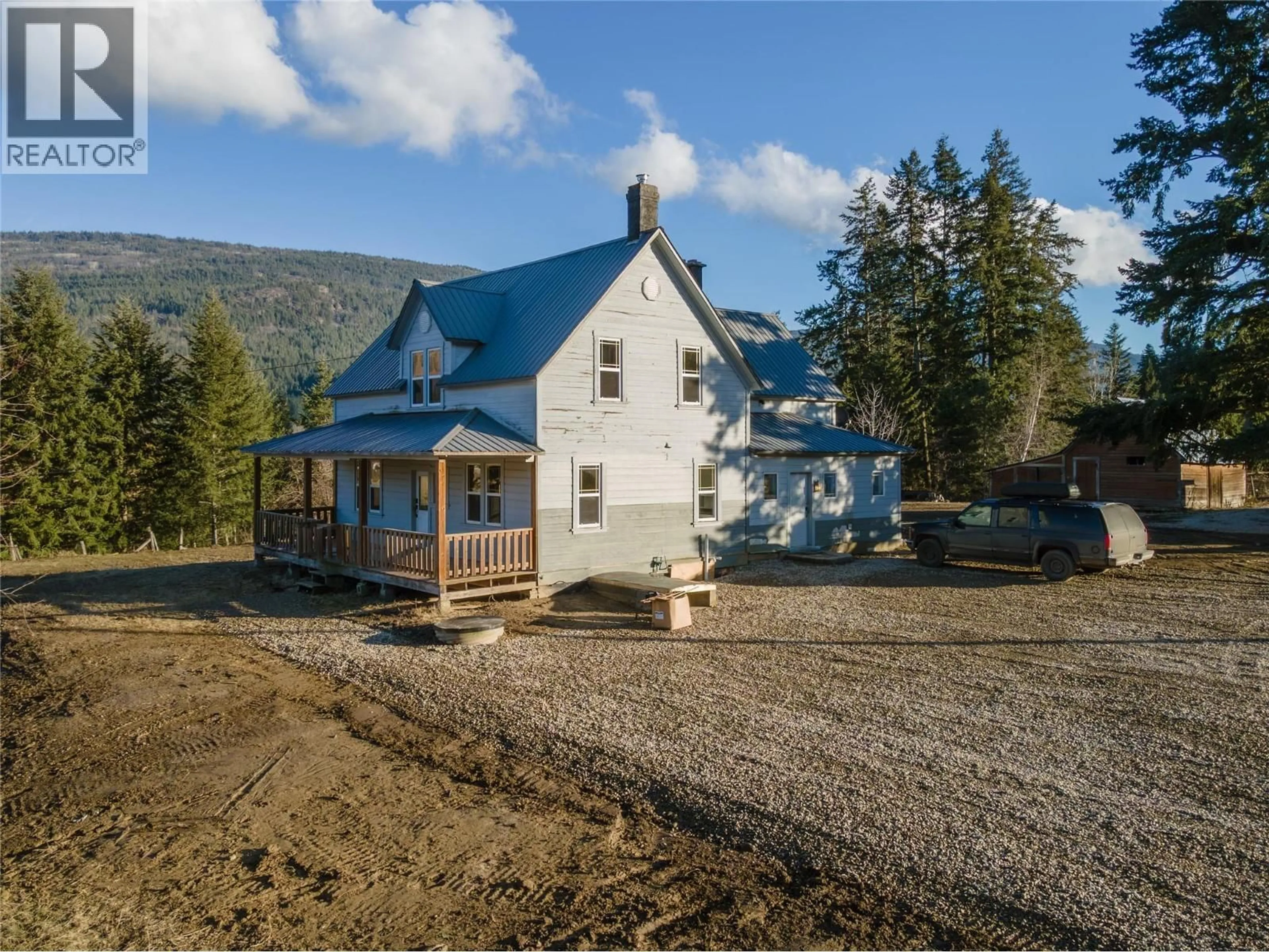 A pic from outside/outdoor area/front of a property/back of a property/a pic from drone, mountain view for 3135 EDES ROAD, Salmon Arm British Columbia V1E3E9