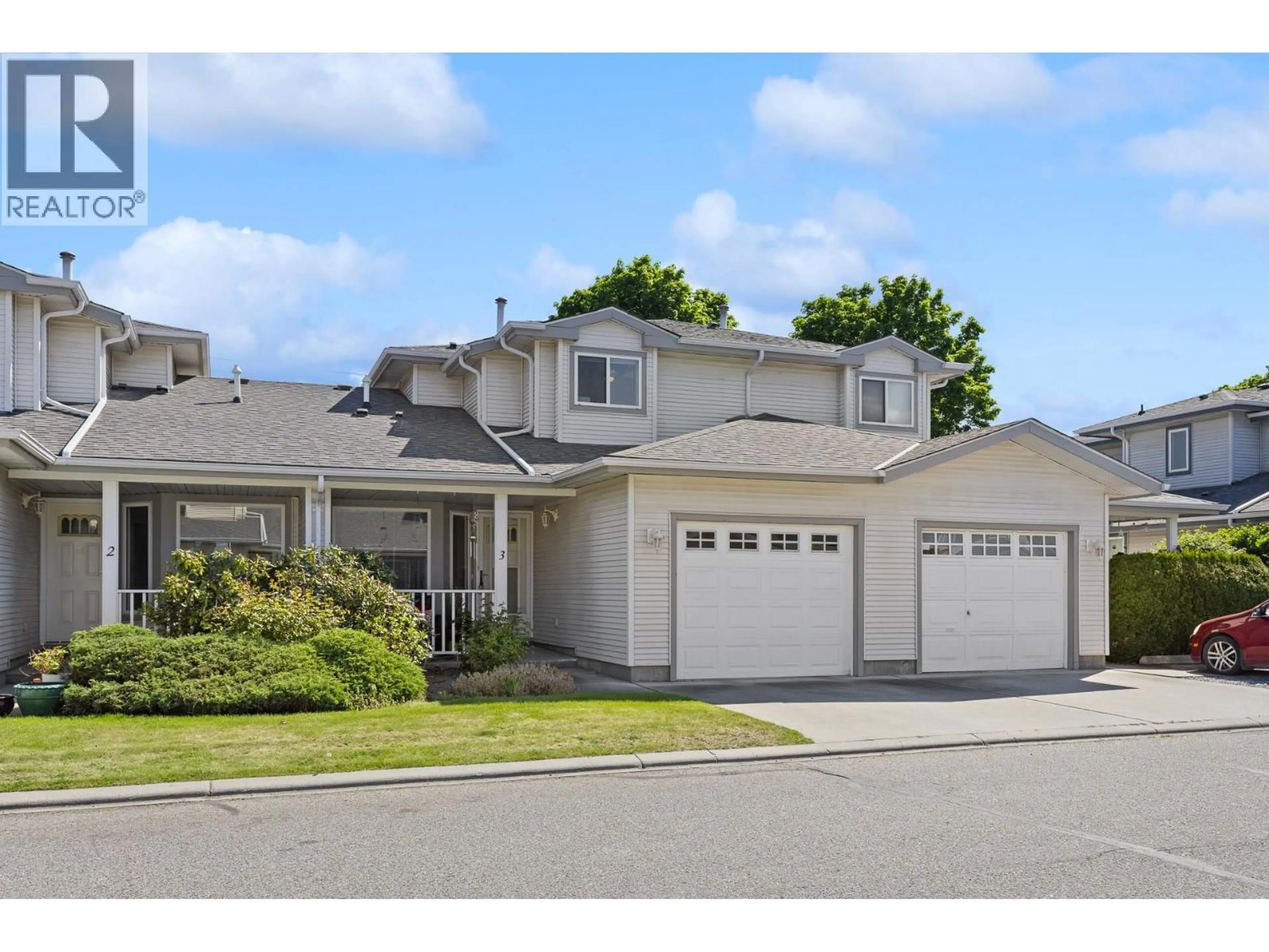 Home with vinyl exterior material, street for 3 - 1120 GUISACHAN ROAD, Kelowna British Columbia V1Y9R5
