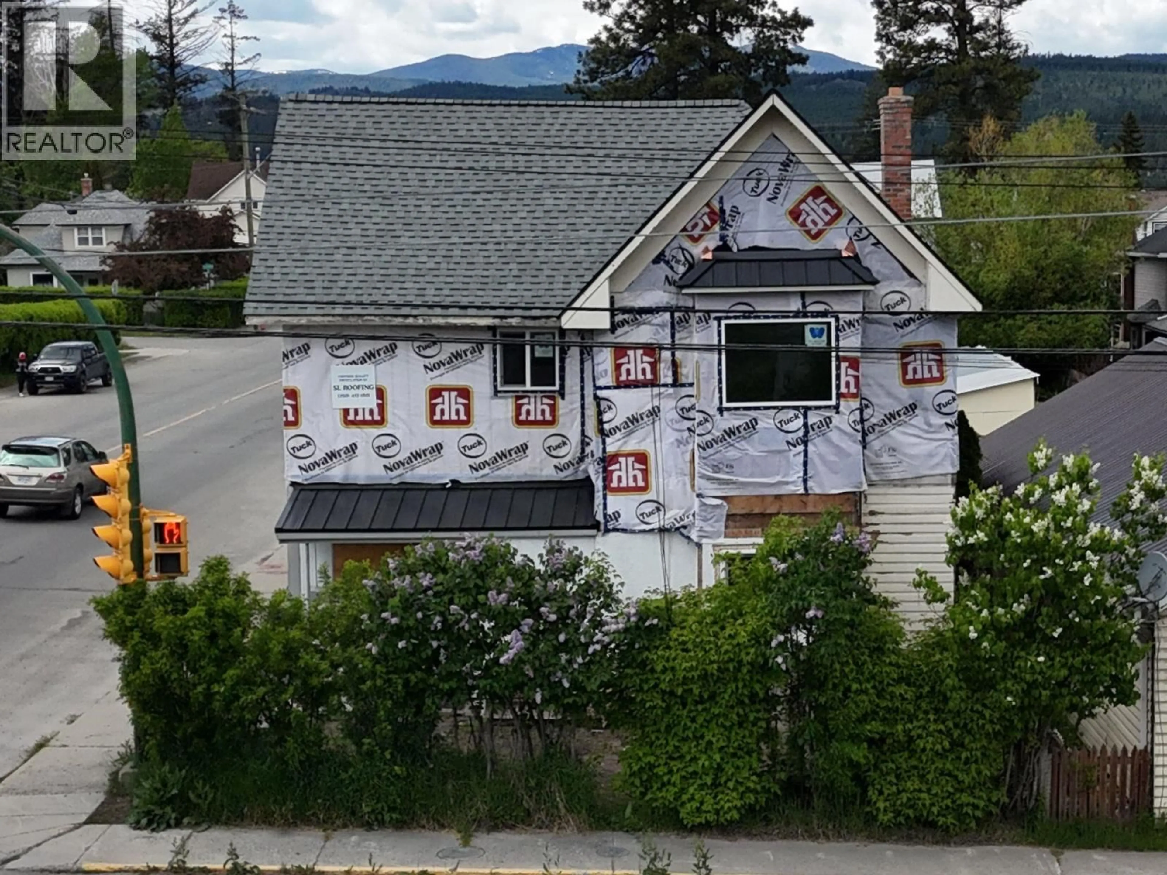 A pic from outside/outdoor area/front of a property/back of a property/a pic from drone, mountain view for 135 14TH AVENUE SOUTH, Cranbrook British Columbia V1C2X1