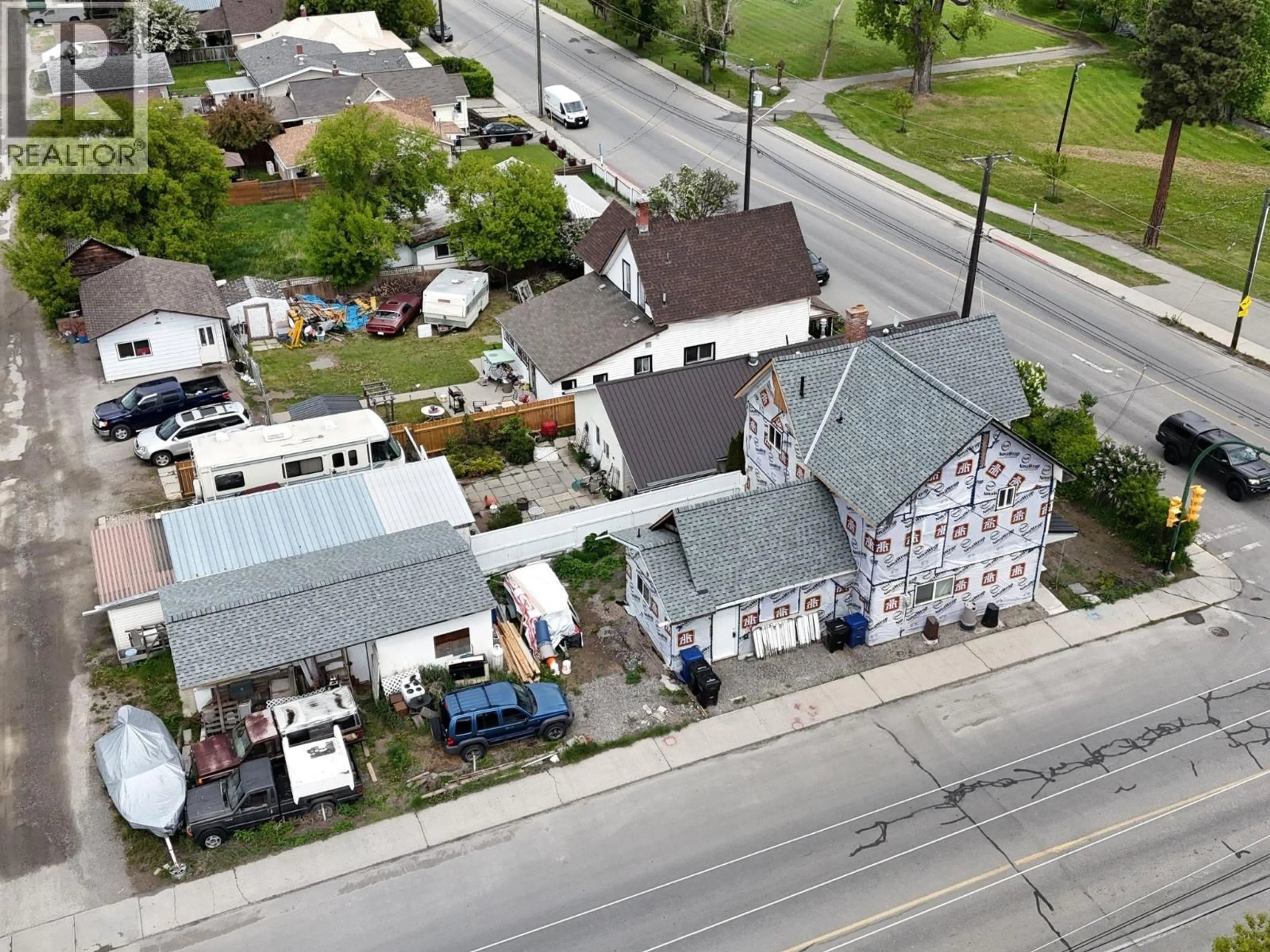 A pic from outside/outdoor area/front of a property/back of a property/a pic from drone, street for 135 14TH AVENUE SOUTH, Cranbrook British Columbia V1C2X1