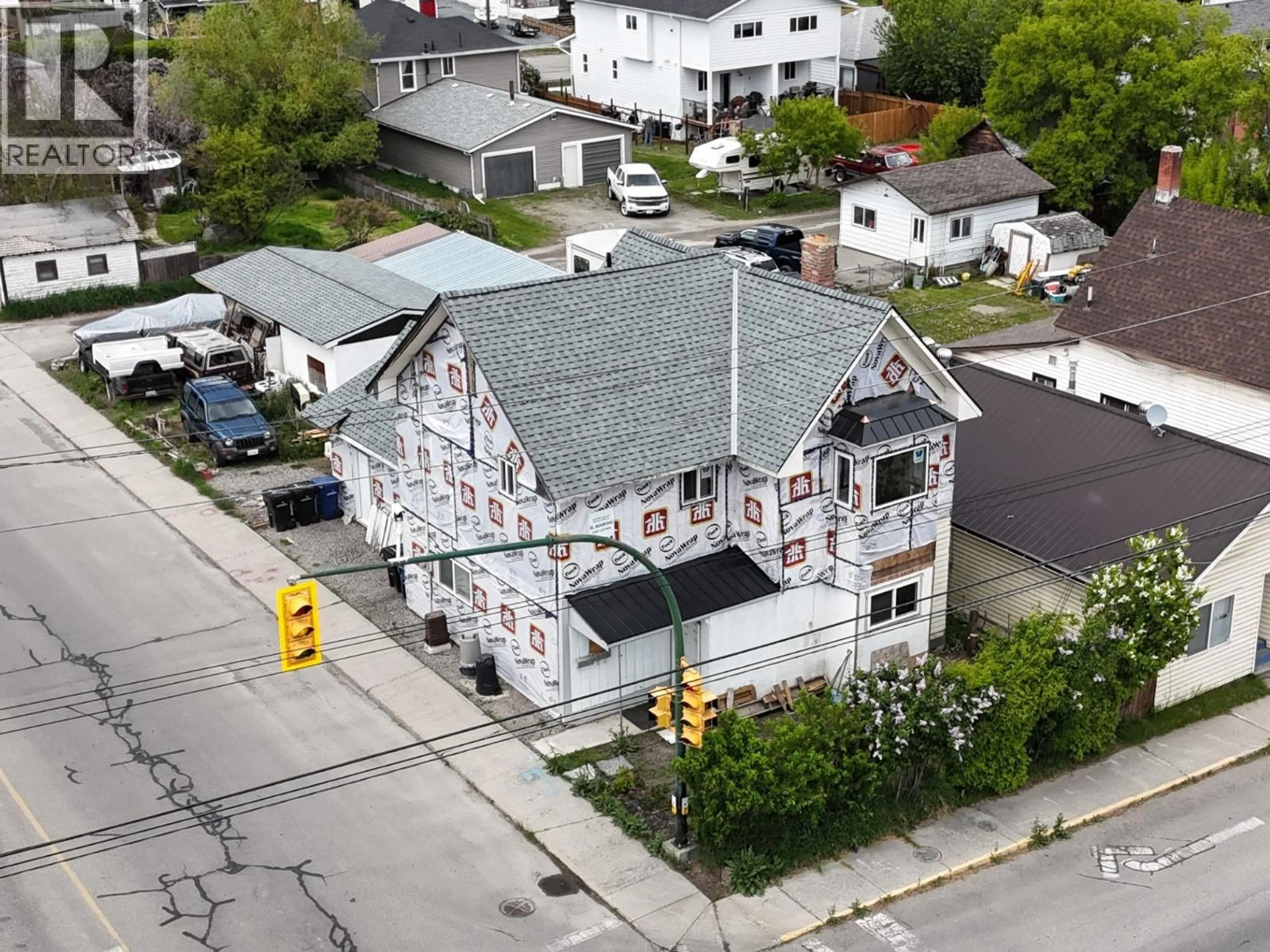 A pic from outside/outdoor area/front of a property/back of a property/a pic from drone, building for 135 14TH AVENUE SOUTH, Cranbrook British Columbia V1C2X1