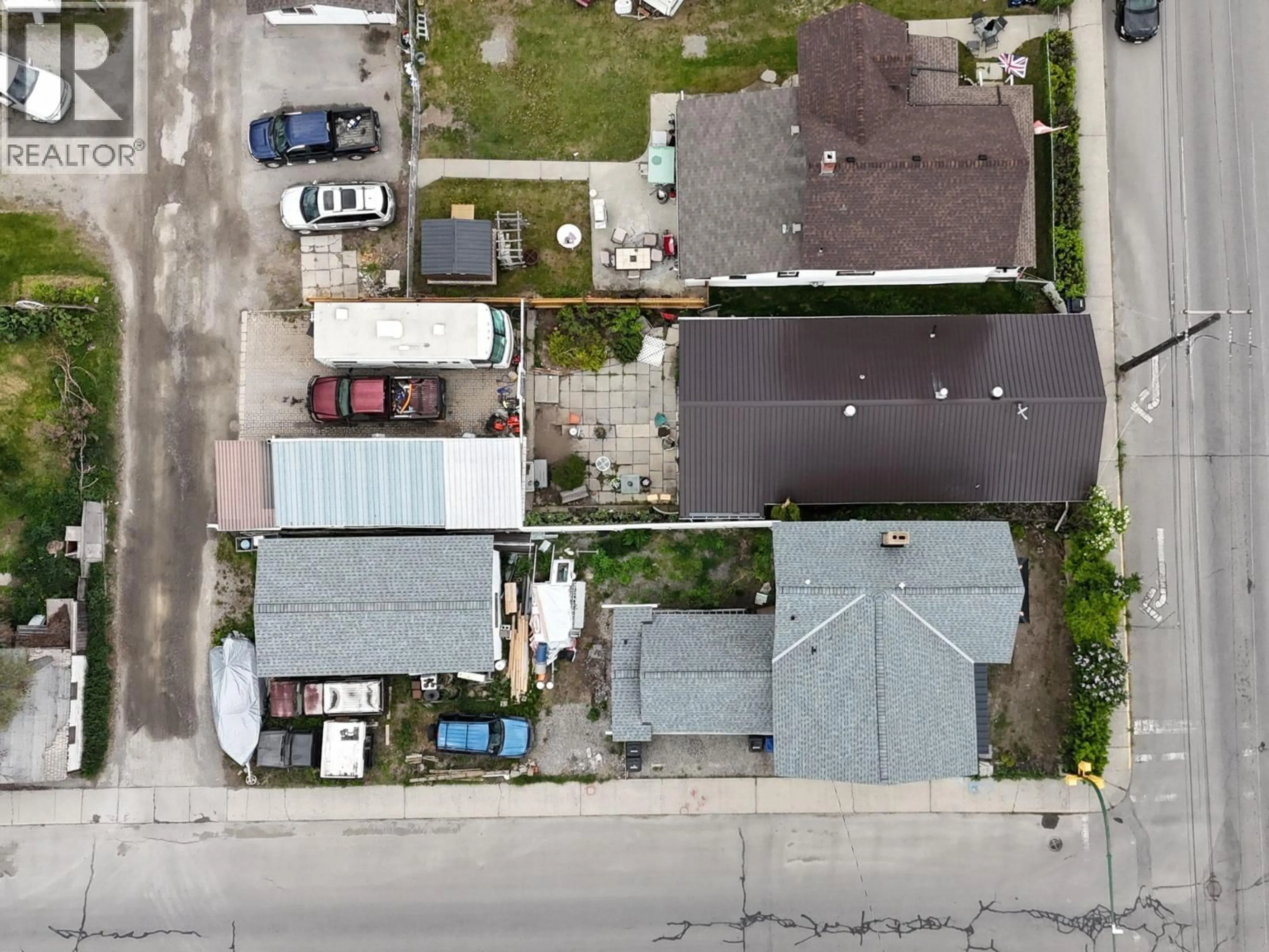 A pic from outside/outdoor area/front of a property/back of a property/a pic from drone, street for 135 14TH AVENUE SOUTH, Cranbrook British Columbia V1C2X1