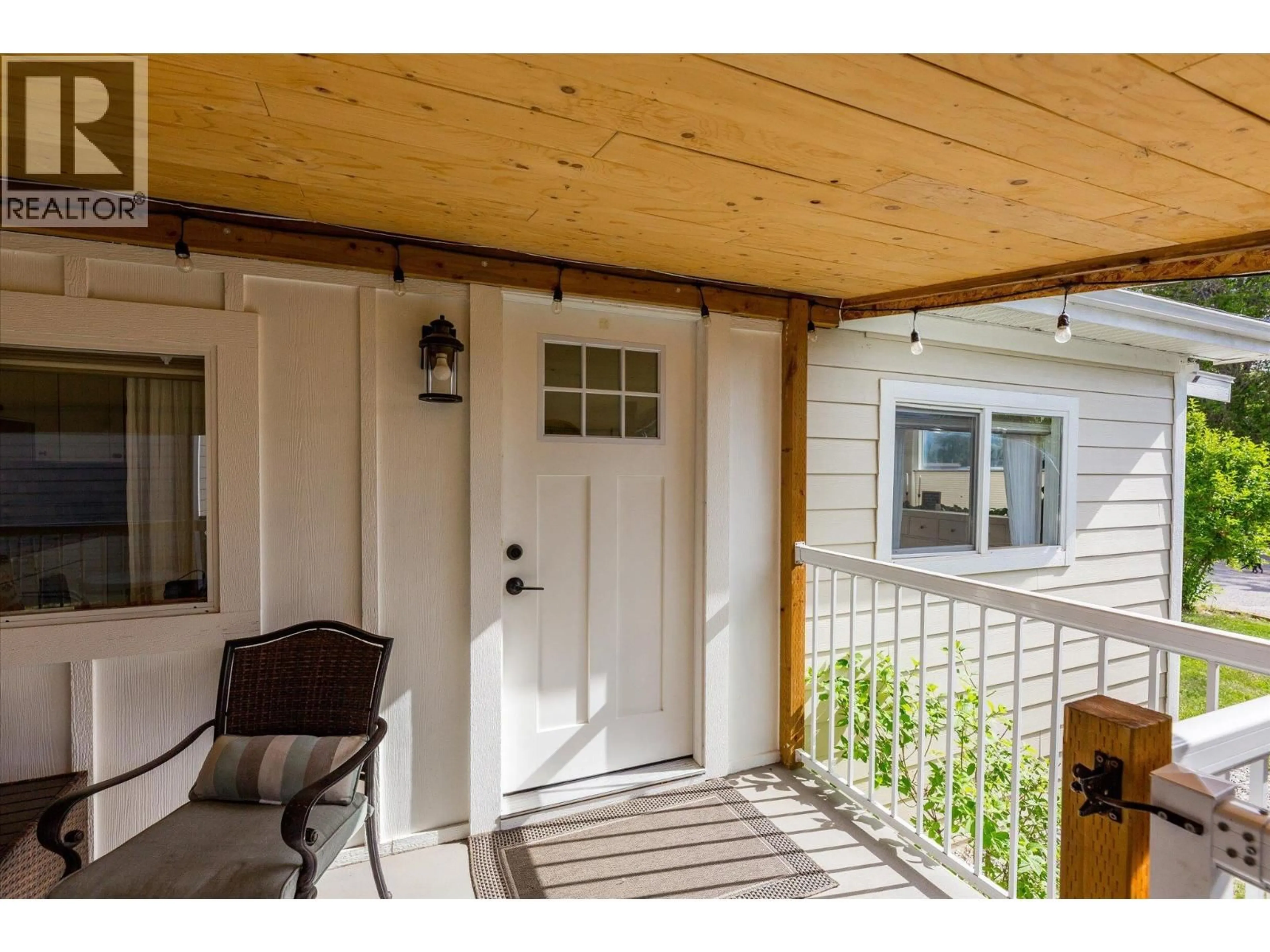 Indoor entryway for 95 - 2035 BOUCHERIE ROAD, West Kelowna British Columbia V4T1Z8