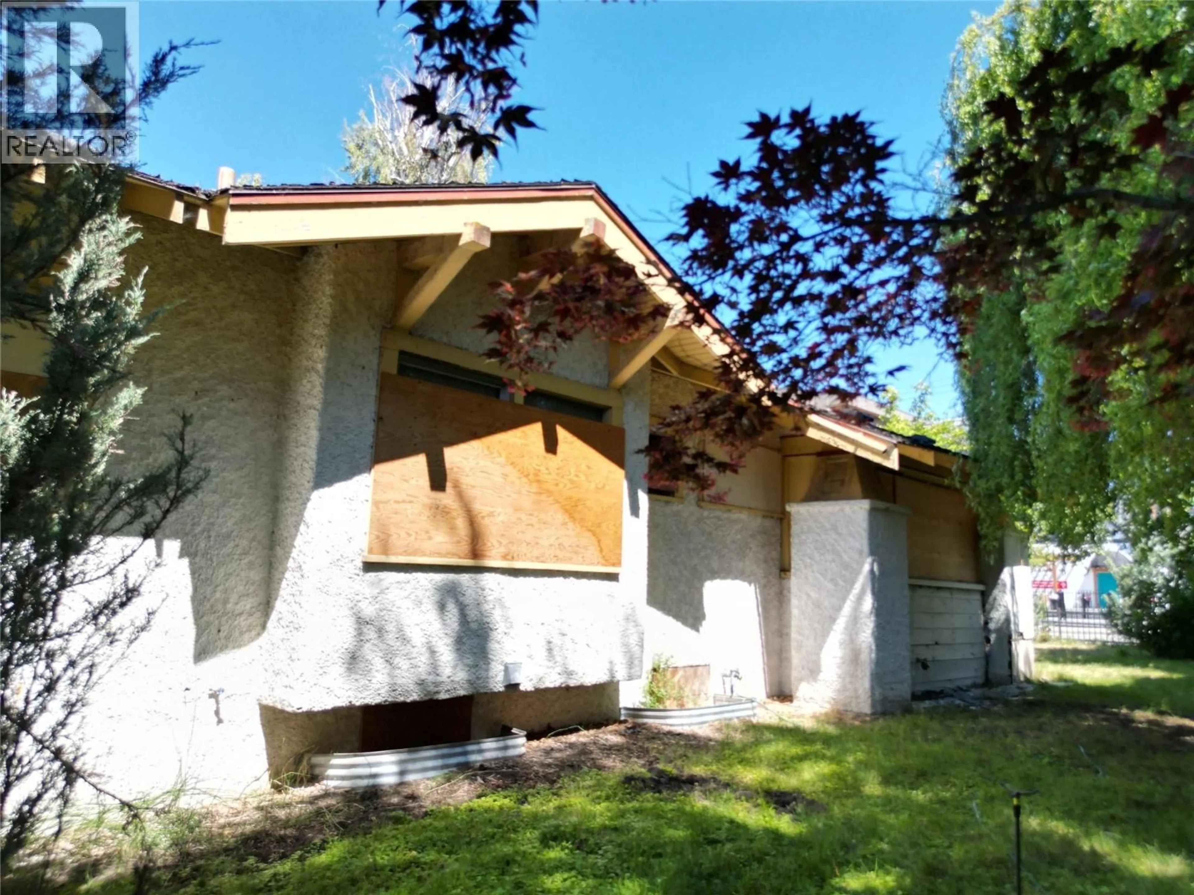Home with vinyl exterior material, street for 601 WINNIPEG STREET, Penticton British Columbia V2A5N1