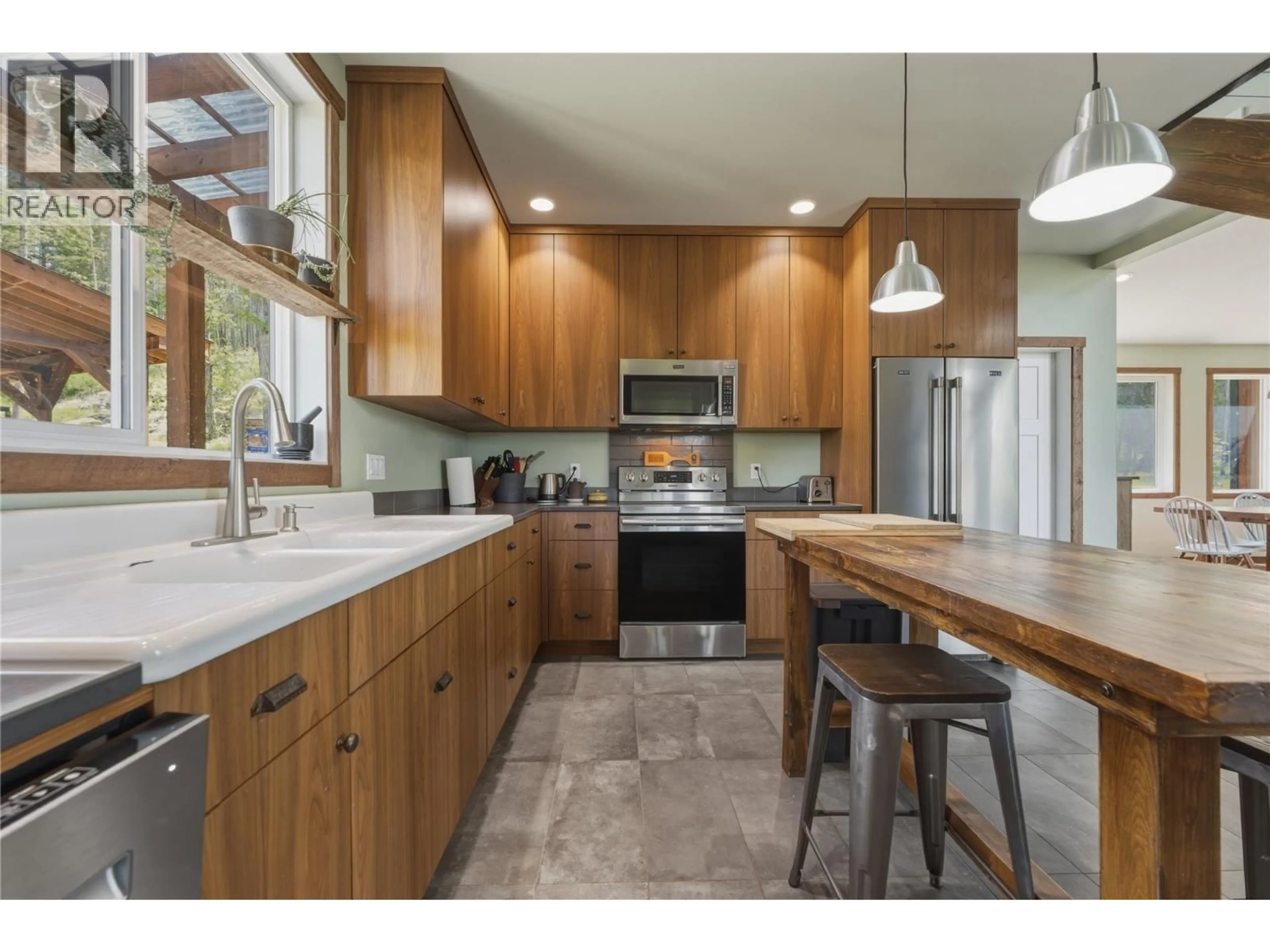 Open concept kitchen, ceramic/tile floor for 4091 BOSS CREEK ROAD, Vernon British Columbia V1B4G5