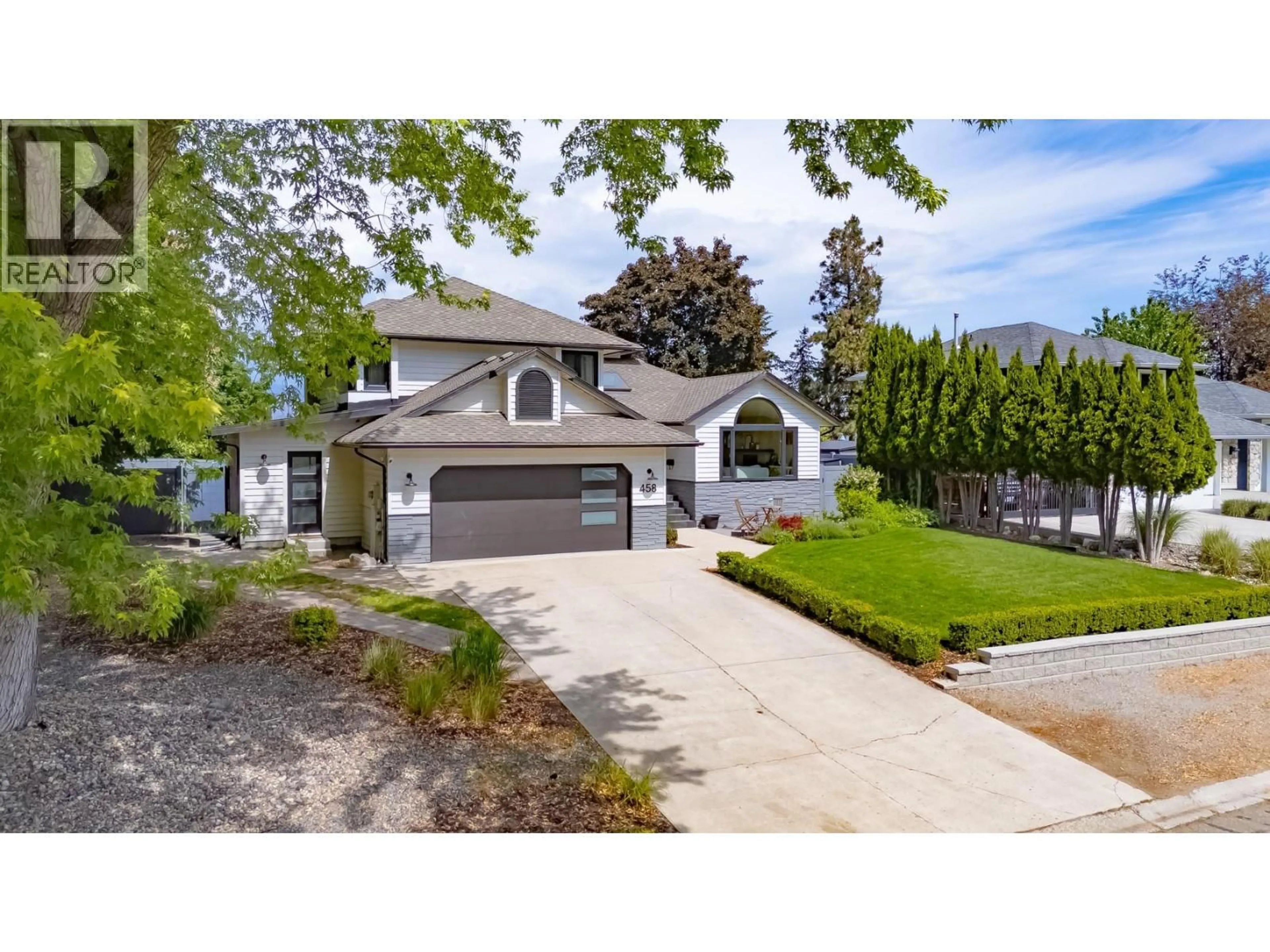 Home with vinyl exterior material, street for 458 CURLEW DRIVE, Kelowna British Columbia V1W4L1