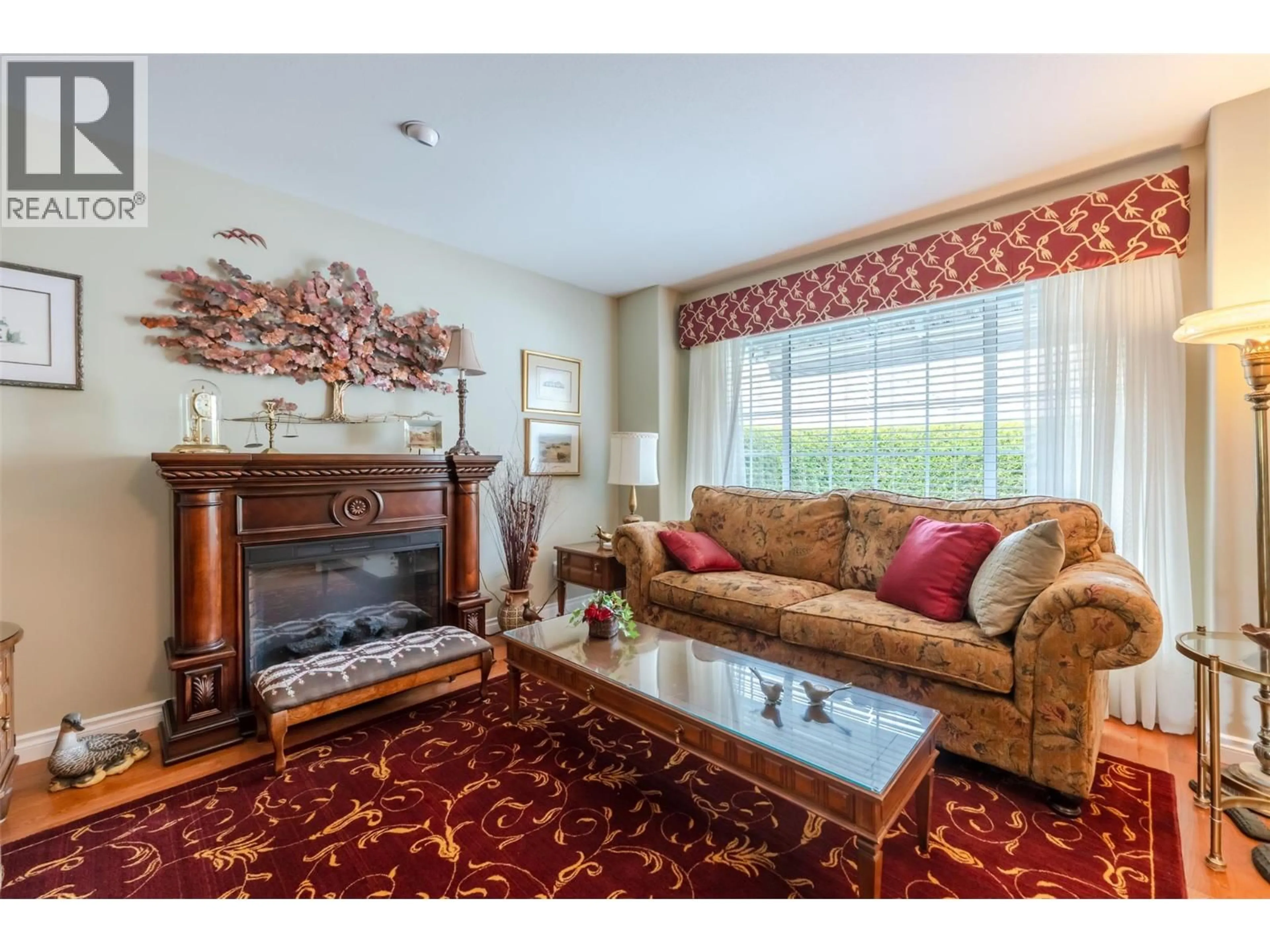Living room with furniture, carpet floor for 550 RED WING DRIVE, Penticton British Columbia V2A8N7