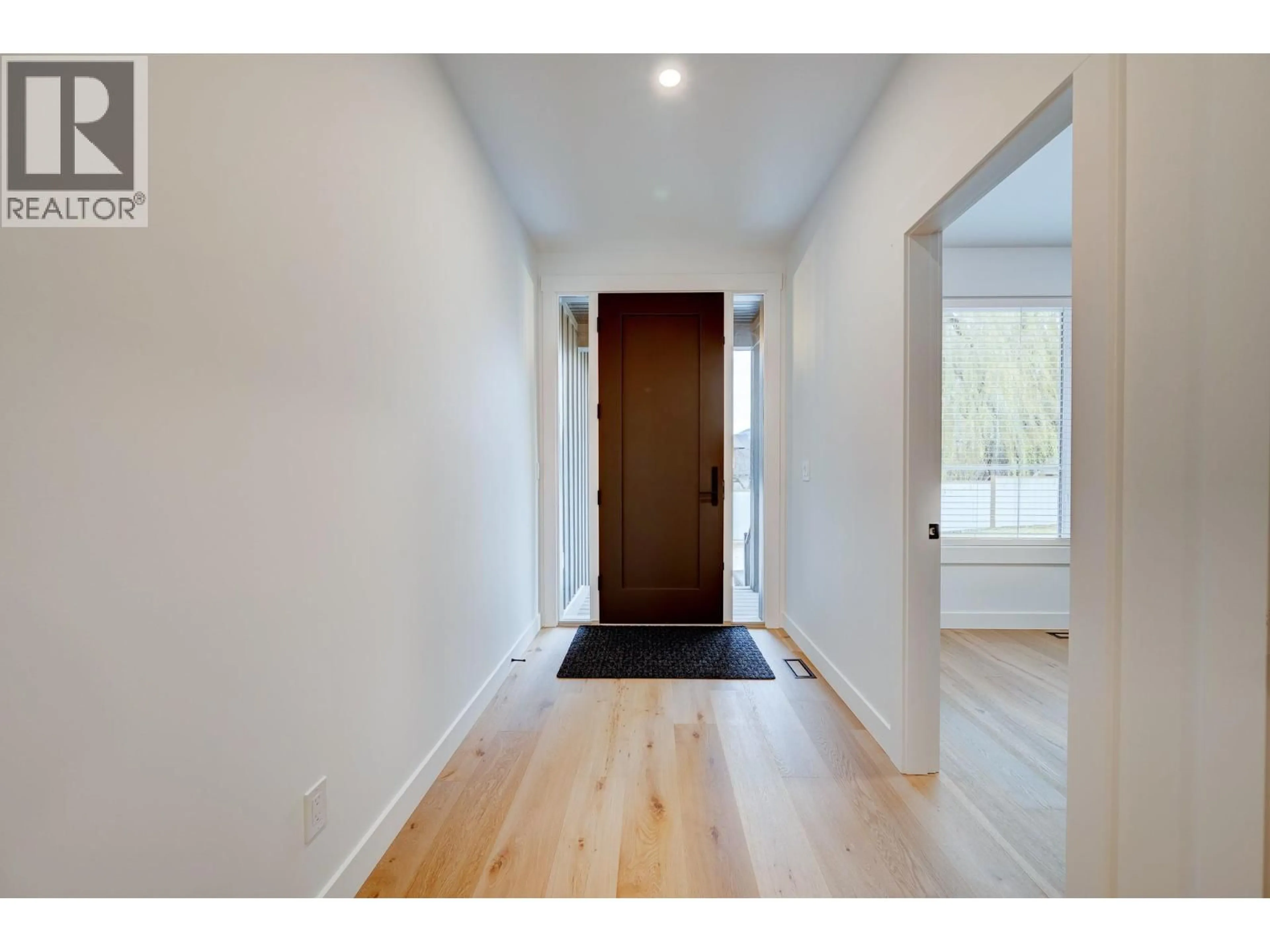 Indoor entryway for 2244 VALLEYVIEW DRIVE, Kamloops British Columbia V2C4C7