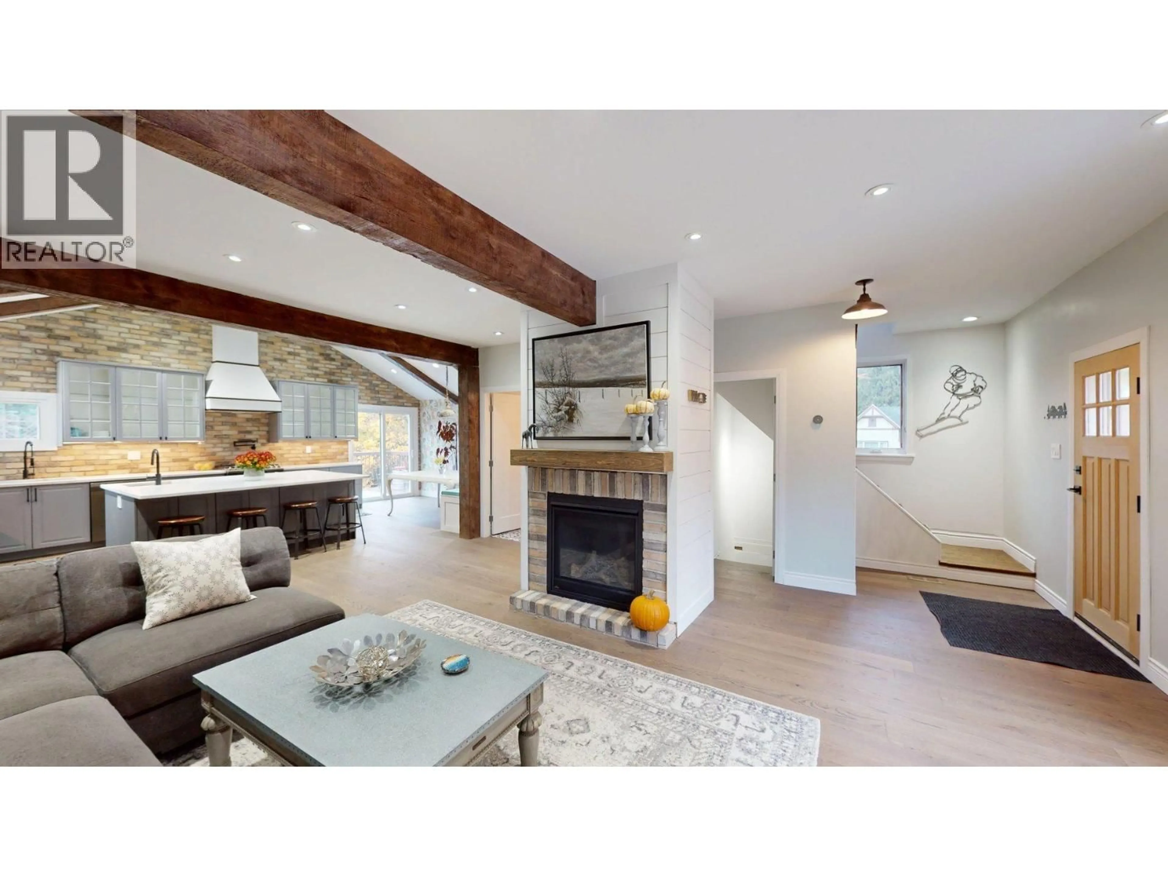 Open concept kitchen, unknown for 1925 KOOTENAY AVENUE, Rossland British Columbia V0G1Y0