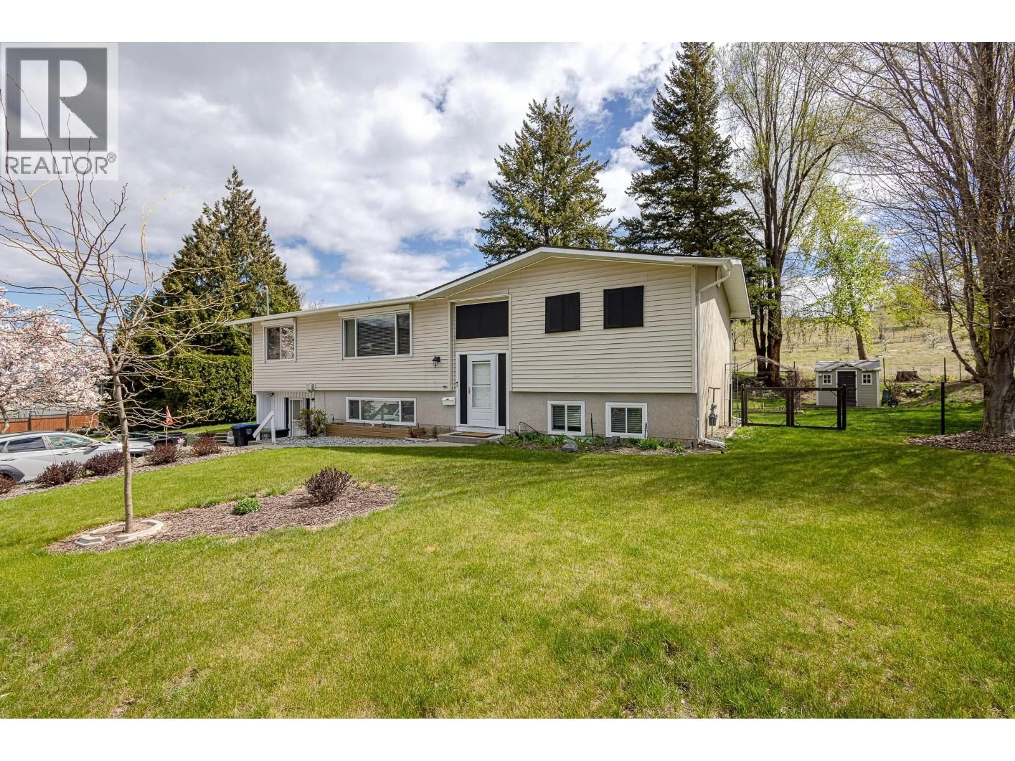 Home with vinyl exterior material, street for 2545 COLLEEN ROAD, West Kelowna British Columbia V1Z2K6