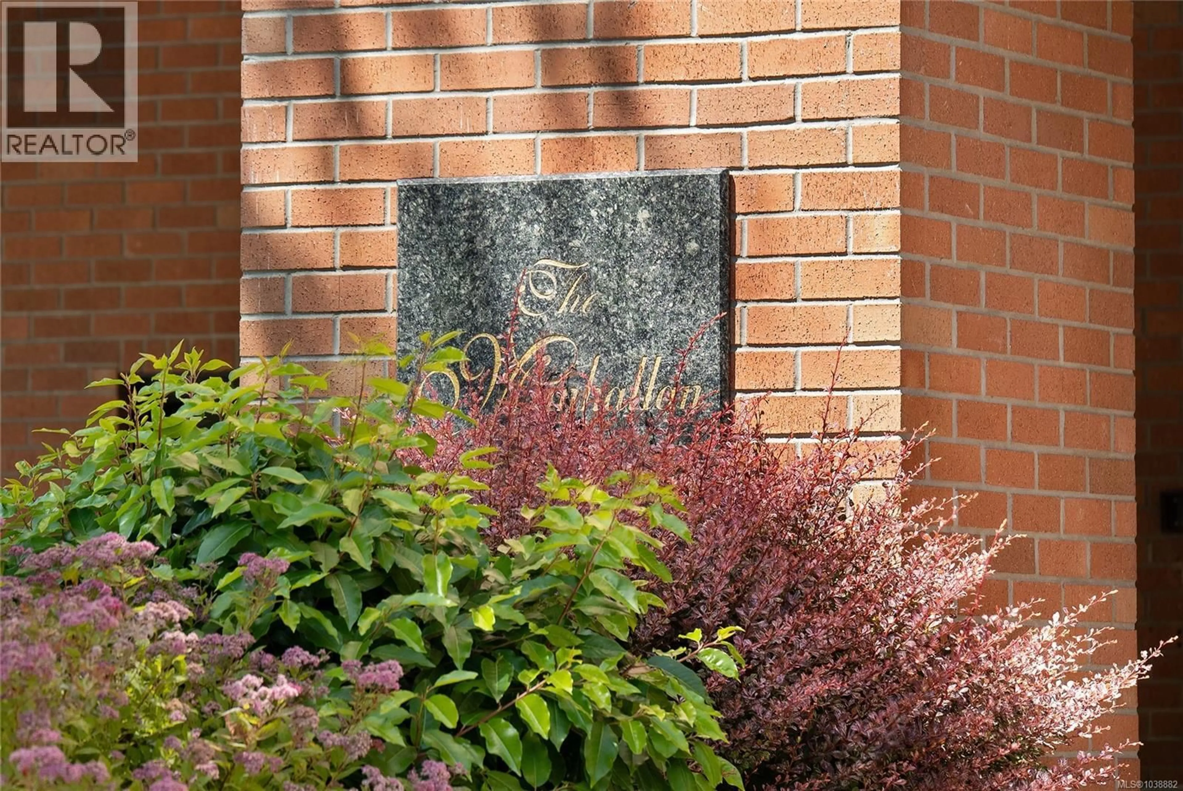 Home with brick exterior material, building for 402 - 930 YATES STREET, Victoria British Columbia V8V4Z3