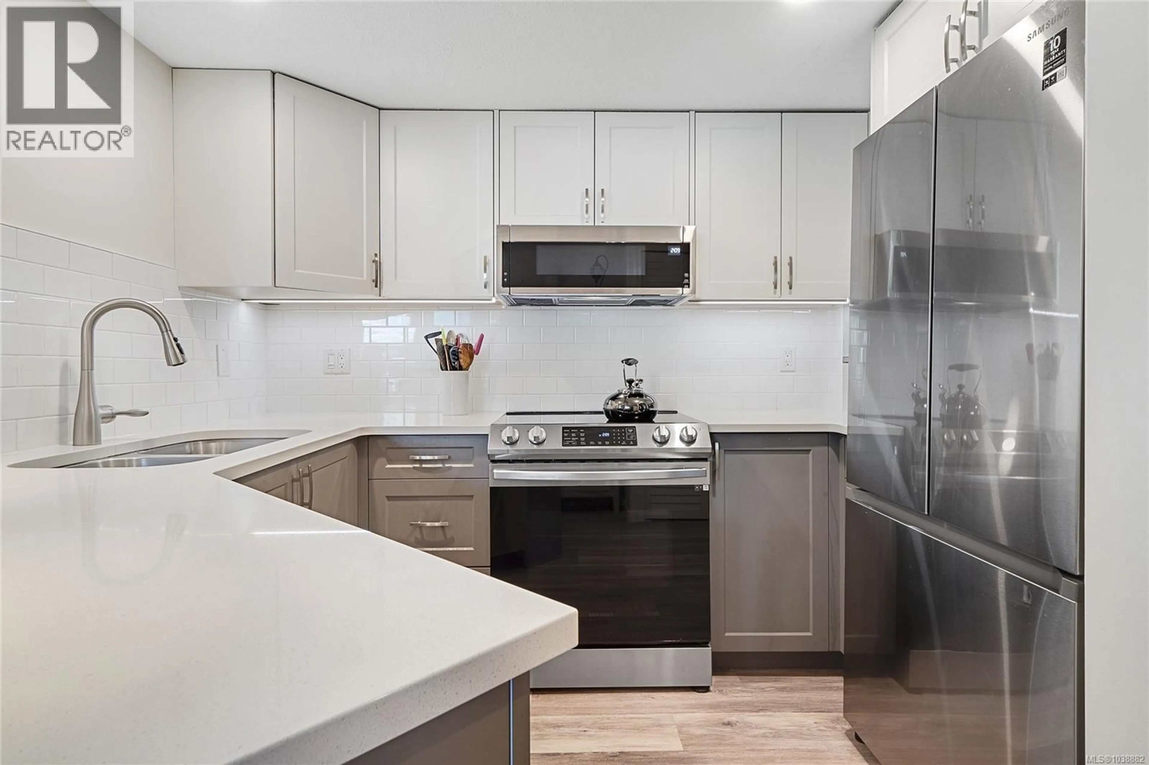 Standard kitchen, unknown for 402 - 930 YATES STREET, Victoria British Columbia V8V4Z3