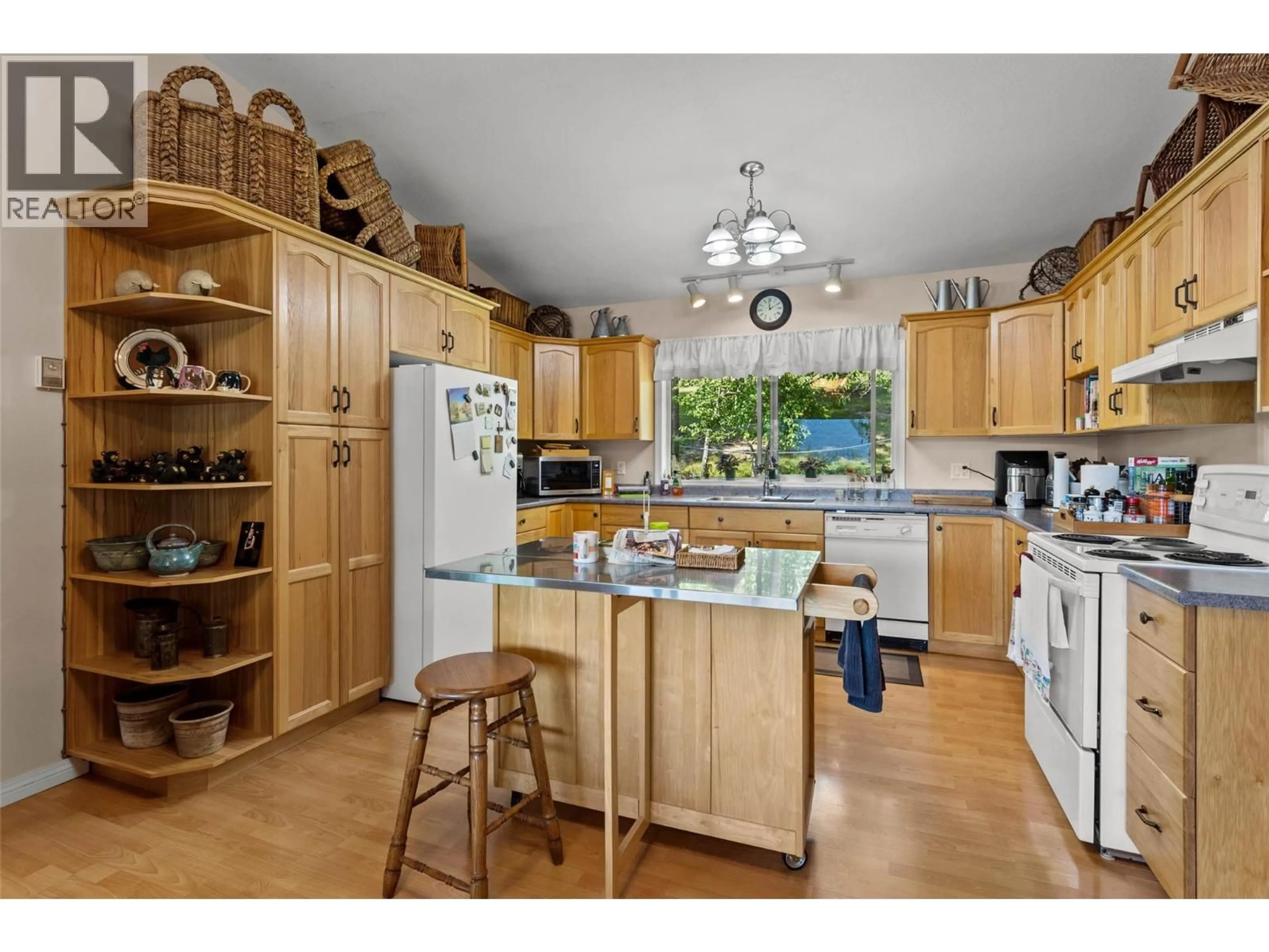 Open concept kitchen, unknown for 6297 SQUILAX-ANGLEMONT ROAD, Magna Bay British Columbia V0E1M7
