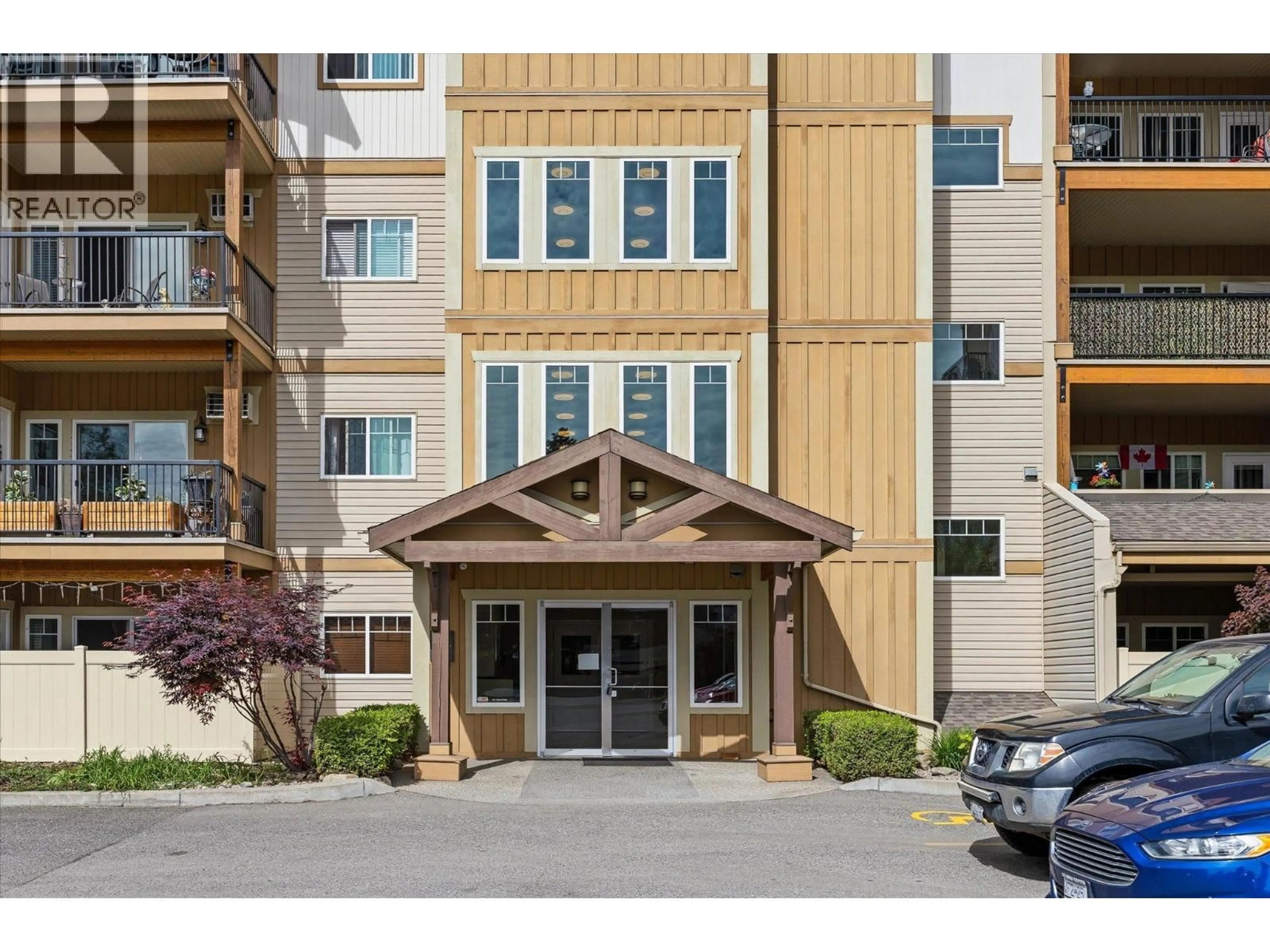 Indoor foyer for 219 - 250 HOLLYWOOD ROAD, Kelowna British Columbia V1X3S9
