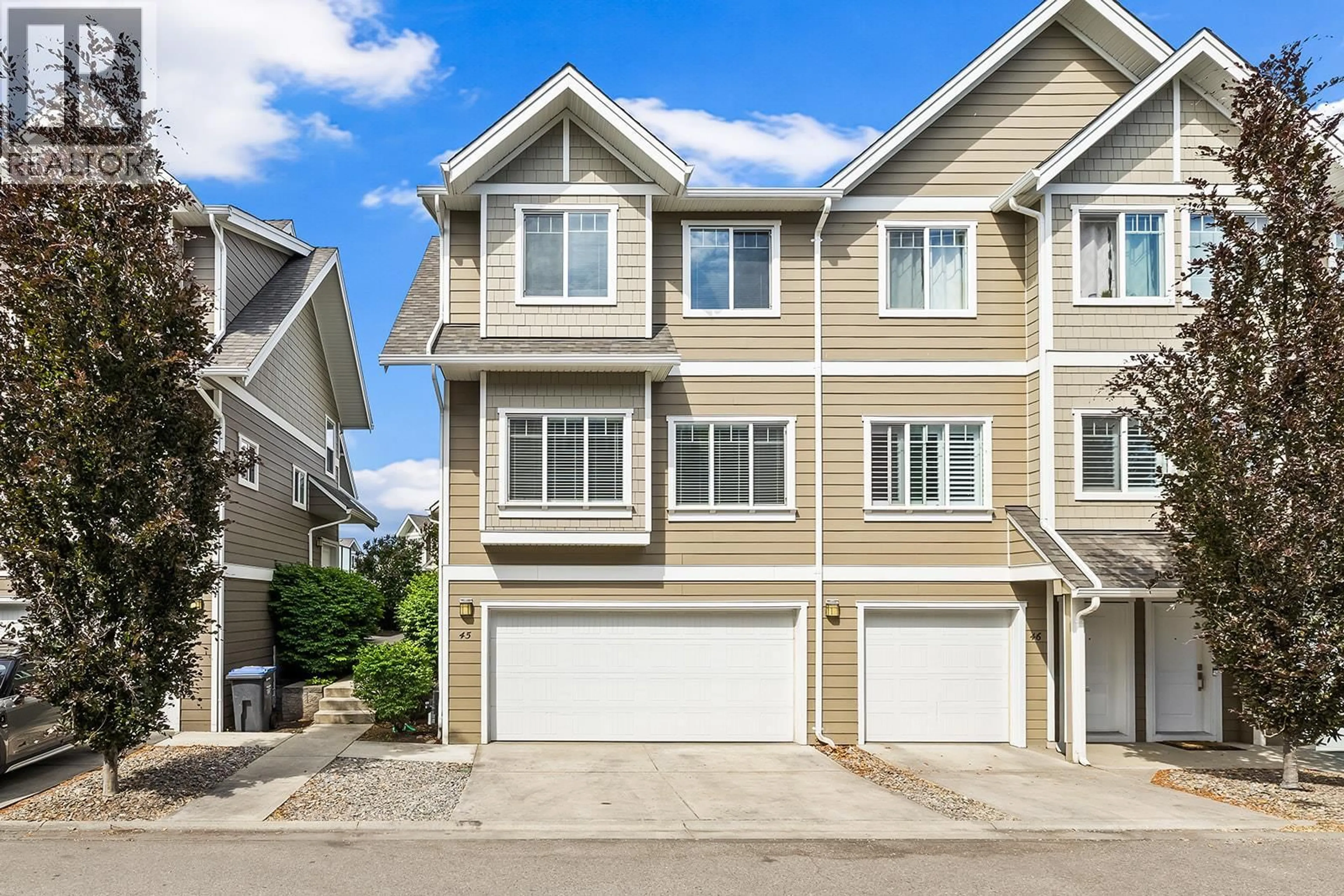 Home with vinyl exterior material, street for 45 - 600 SHERWOOD ROAD, Kelowna British Columbia V1W5K1