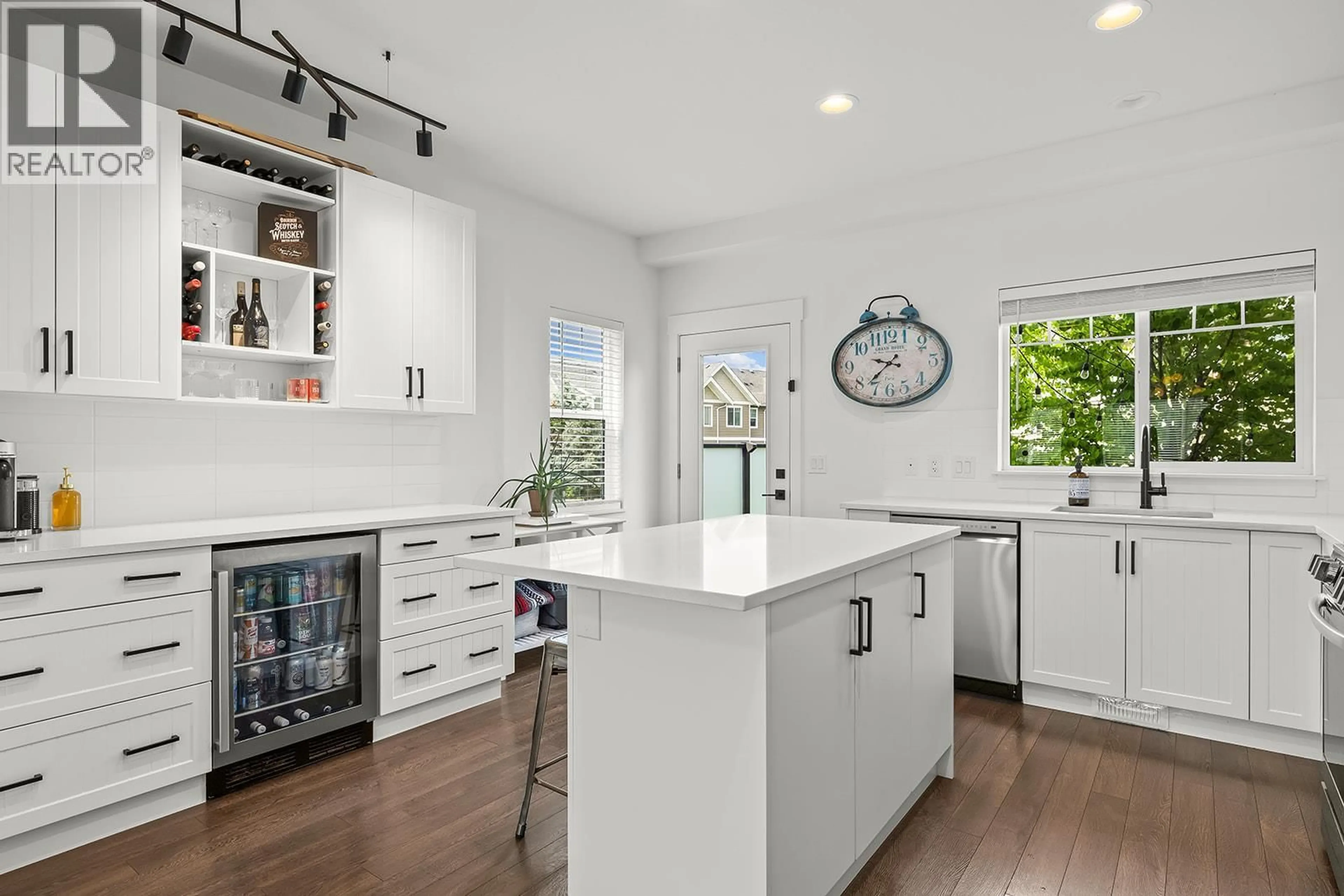 Contemporary kitchen, ceramic/tile floor for 45 - 600 SHERWOOD ROAD, Kelowna British Columbia V1W5K1