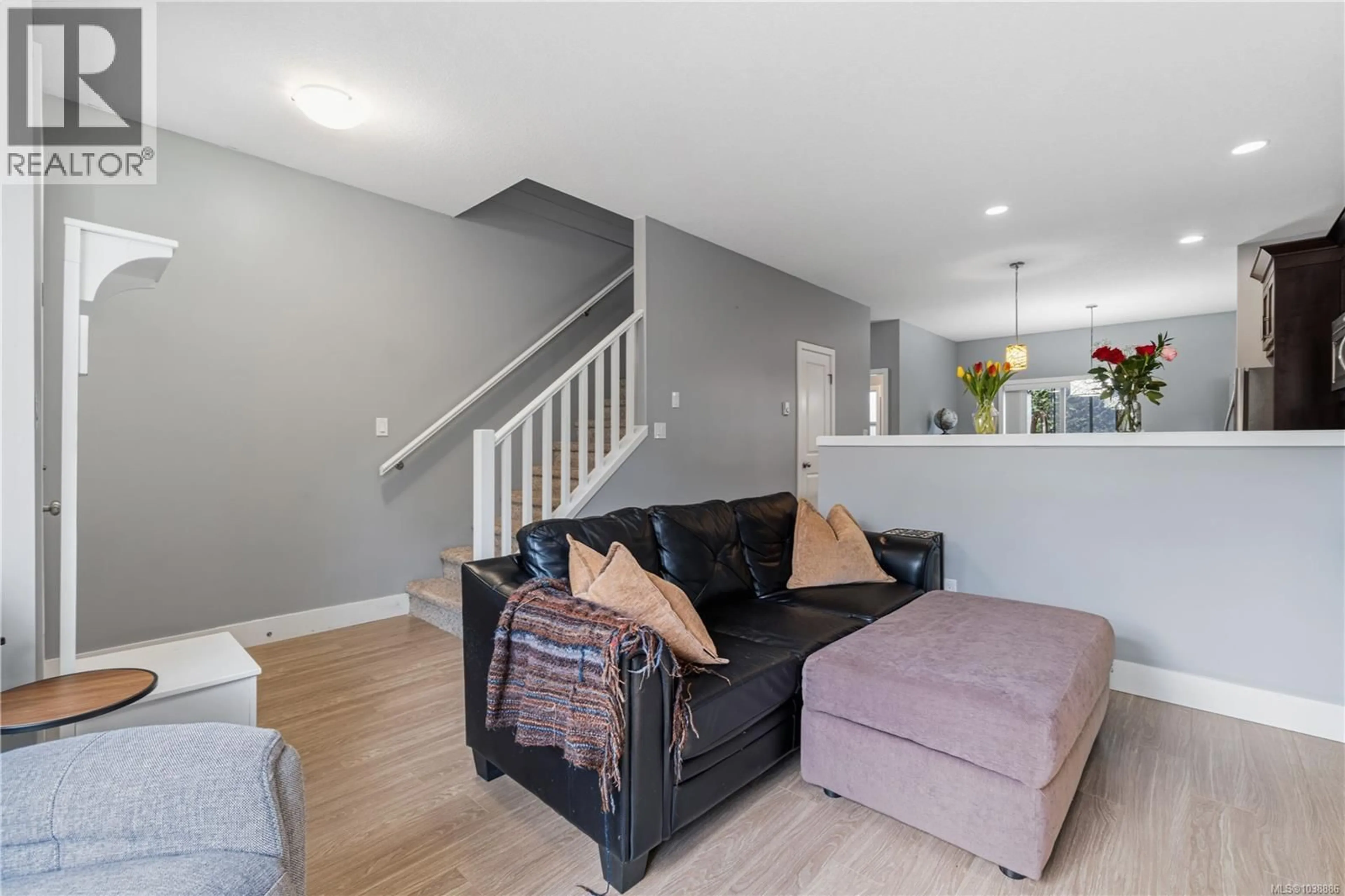 Living room with furniture, unknown for 2446 YORK CRESCENT, Nanaimo British Columbia V9T4N6