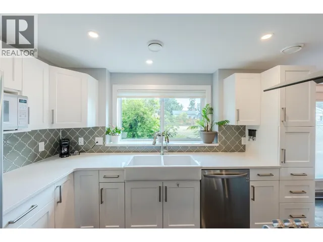 11512 HARVEY STREET, Summerland 5