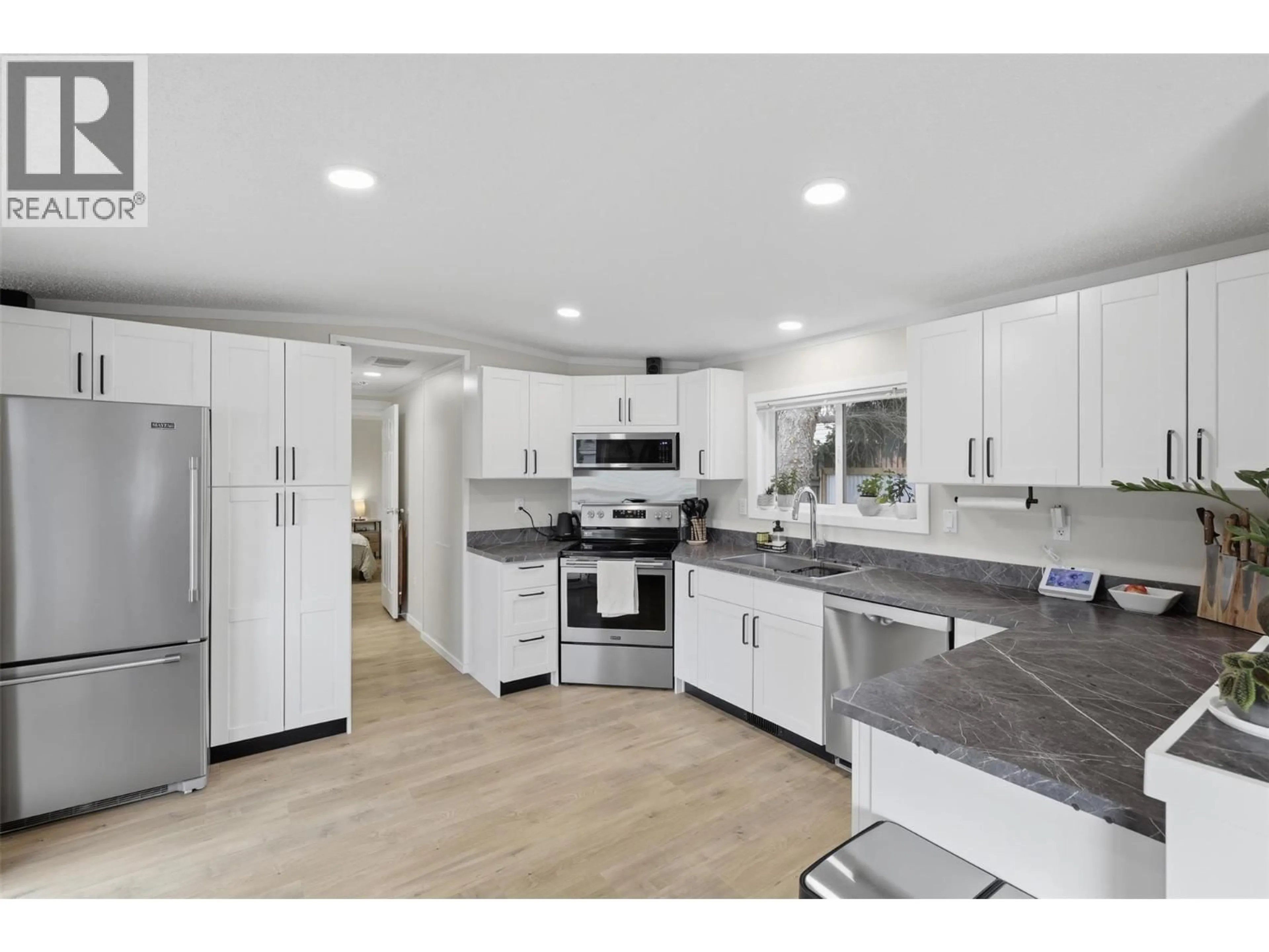 Open concept kitchen, ceramic/tile floor for 840 KLAHANIE DRIVE, Kamloops British Columbia V2C5R2