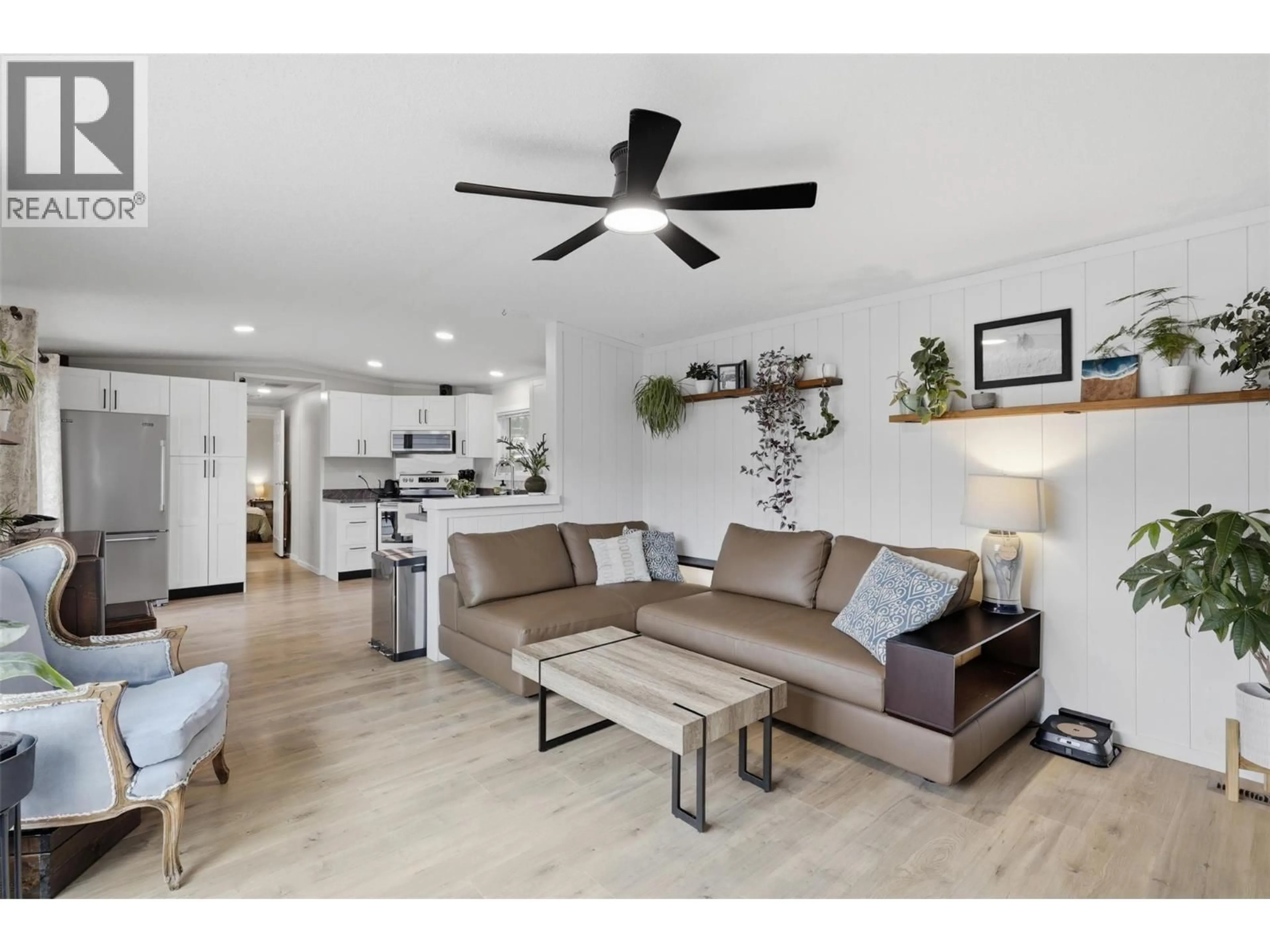 Living room with furniture, wood/laminate floor for 840 KLAHANIE DRIVE, Kamloops British Columbia V2C5R2