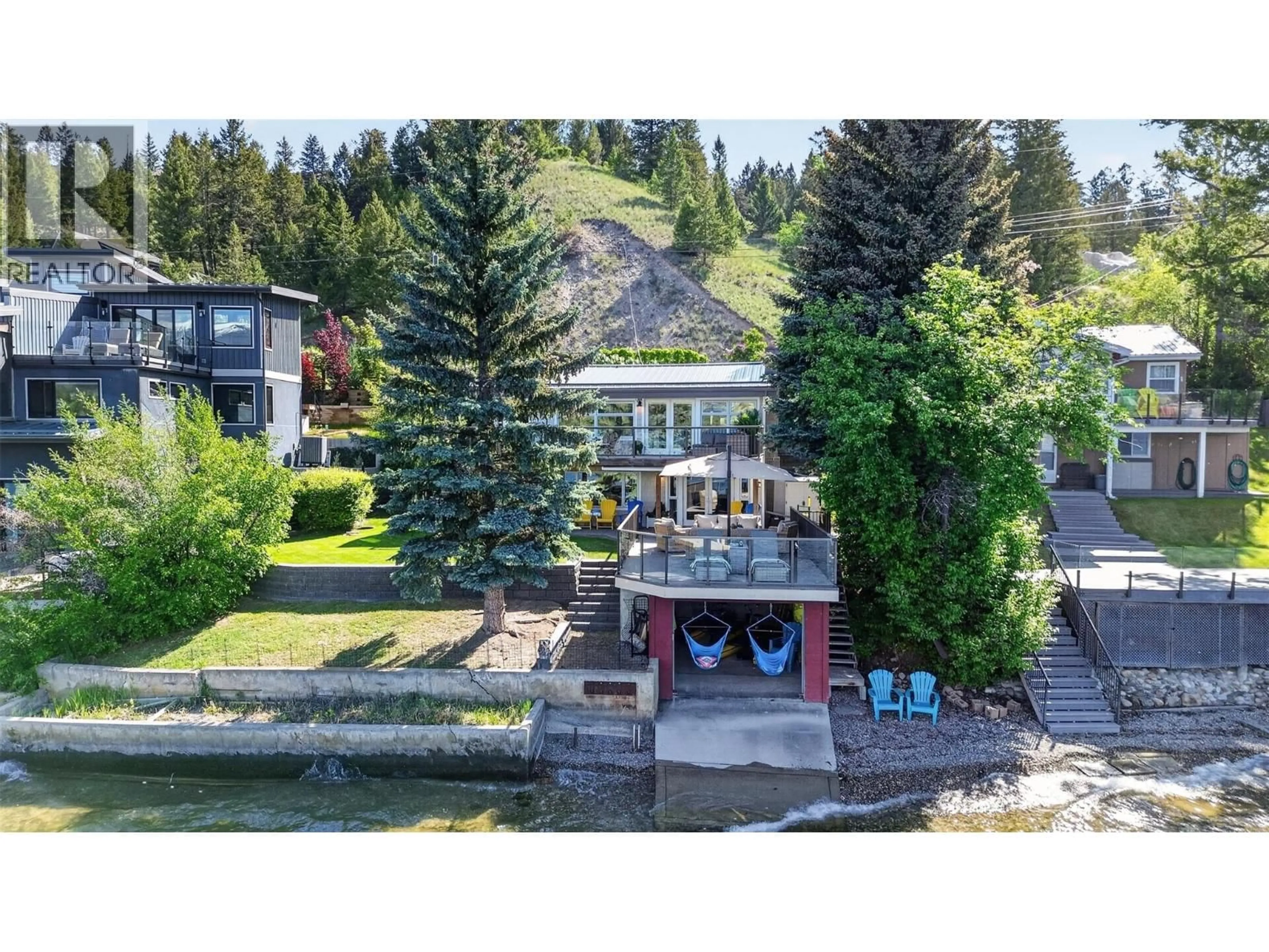 A pic from outside/outdoor area/front of a property/back of a property/a pic from drone, water/lake/river/ocean view for 691 LAKEVIEW ROAD, Invermere British Columbia V0A1K3